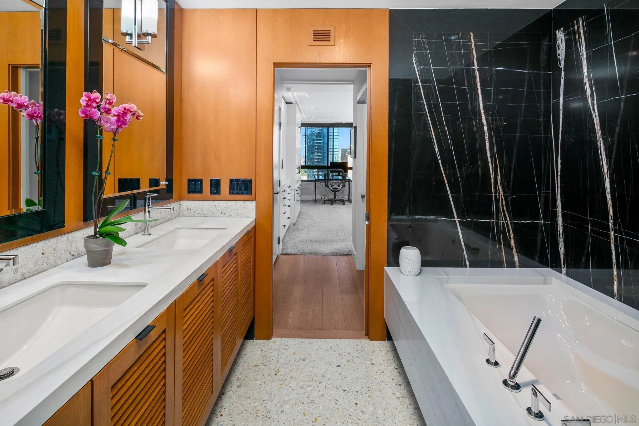 https://cdn.realtyfeed.com/cdn/127/260020600/f88b5fe5ed1a75861c46f233ee1e7219.webp