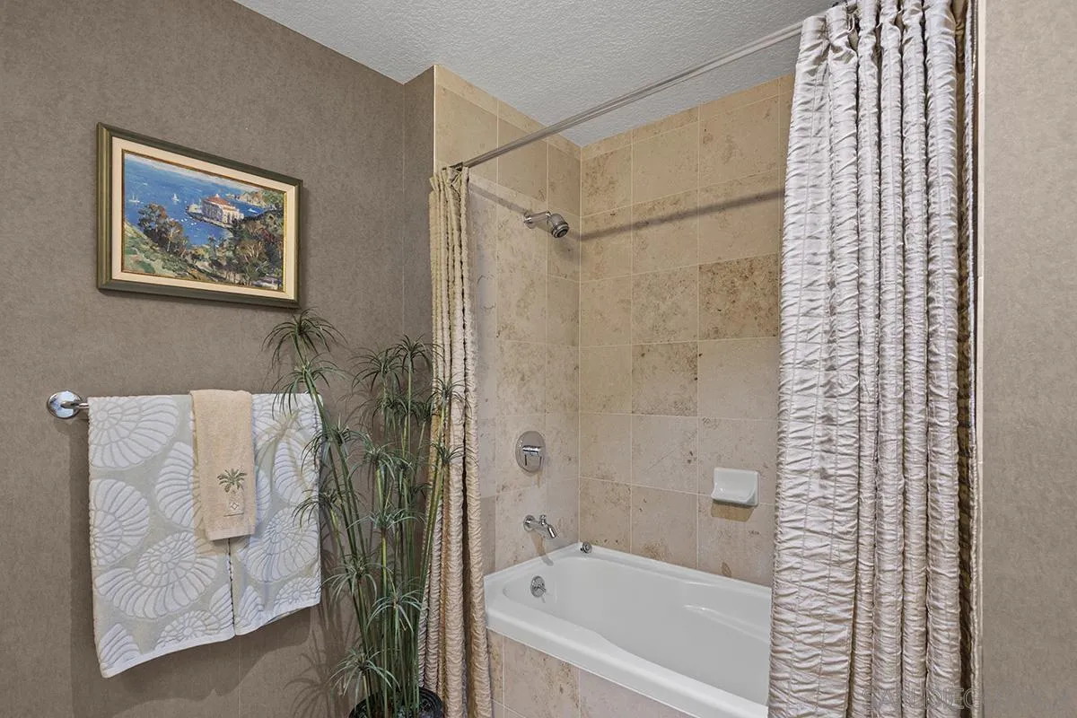 https://cdn.realtyfeed.com/cdn/127/260020602/38dccbb4a4b092aa73e1c3b3944cdecd.webp
