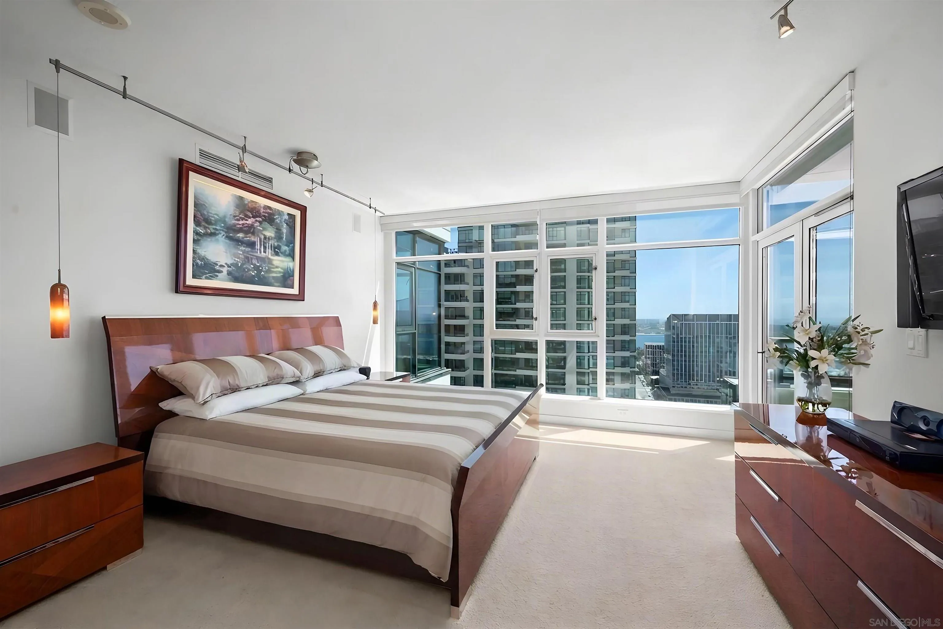 https://cdn.realtyfeed.com/cdn/127/260020602/b7f67811d8a41683c68dcfb2f746a96c.webp
