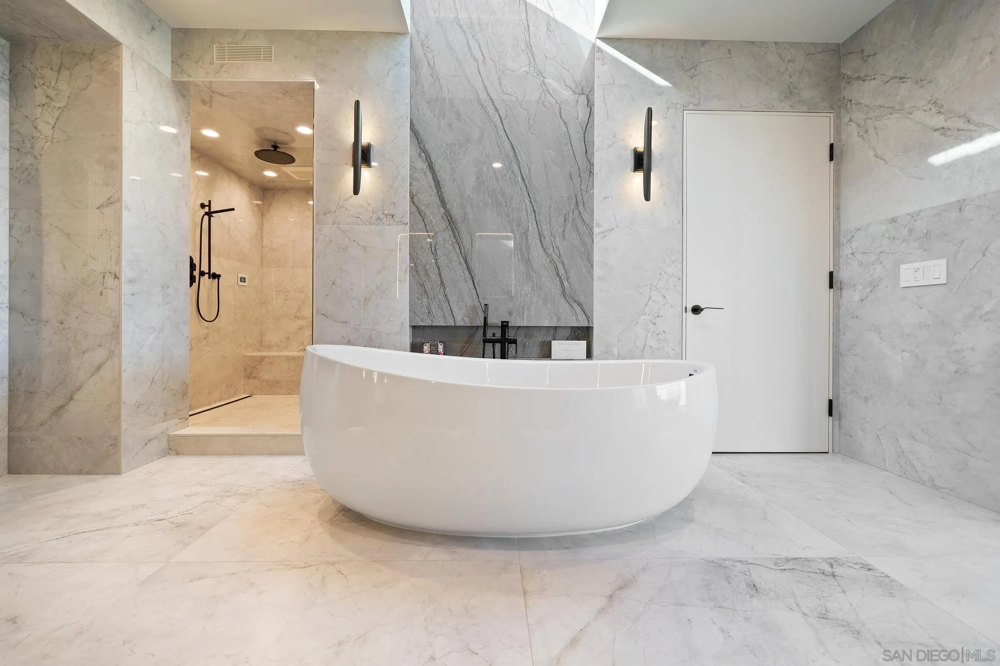 https://cdn.realtyfeed.com/cdn/127/260020605/039787236eeaa1f69cb3b14b6f6b6449.webp