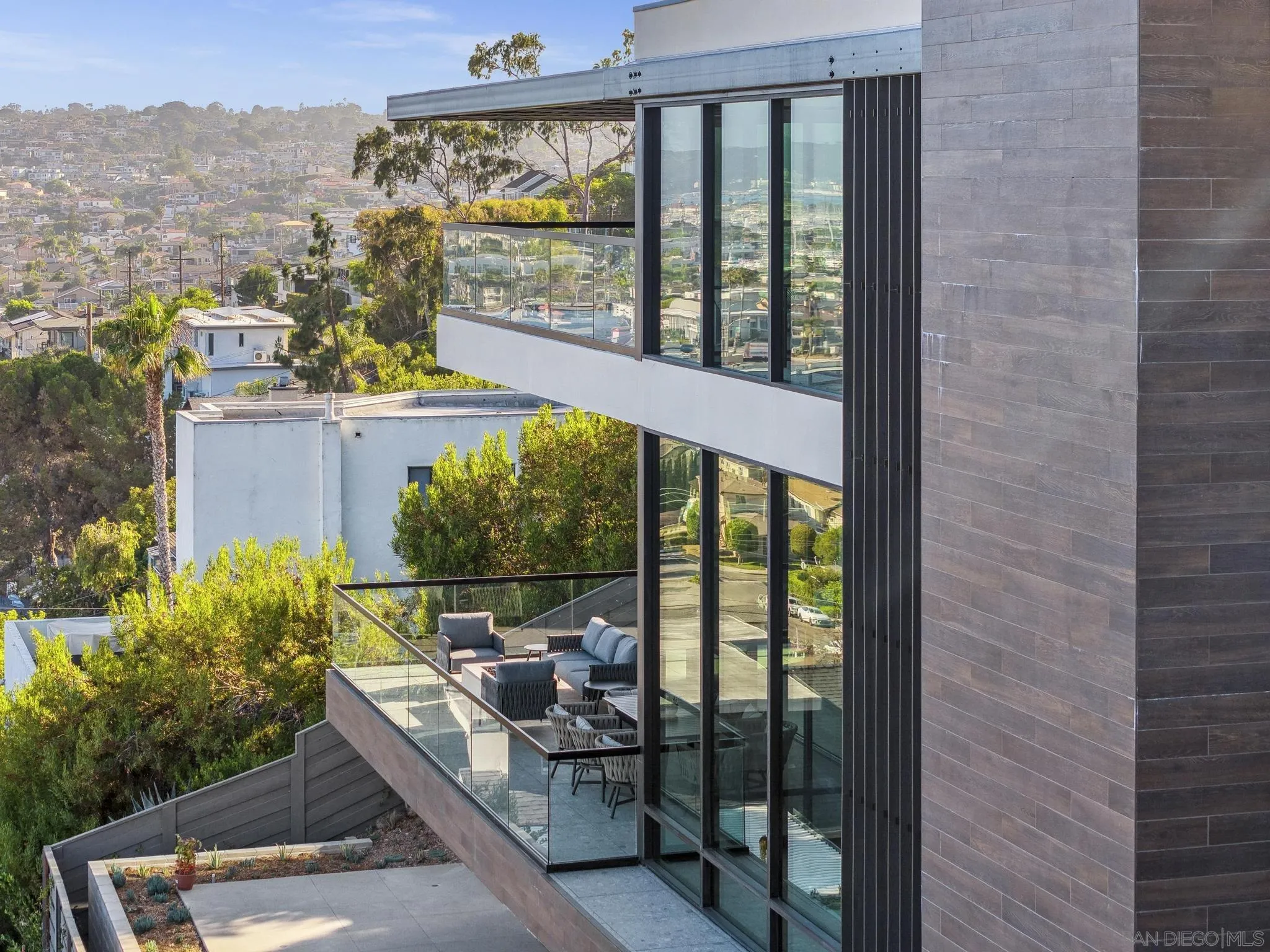 https://cdn.realtyfeed.com/cdn/127/260020605/18d2f89ee99acc4224af11bd4ba307fe.webp