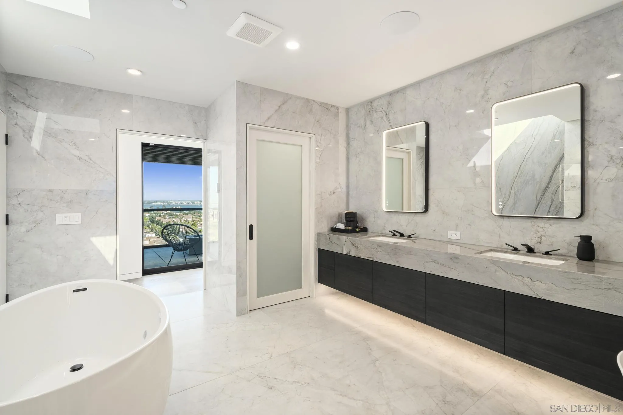 https://cdn.realtyfeed.com/cdn/127/260020605/2a0db11234c580603e2c3ec4286eda68.webp