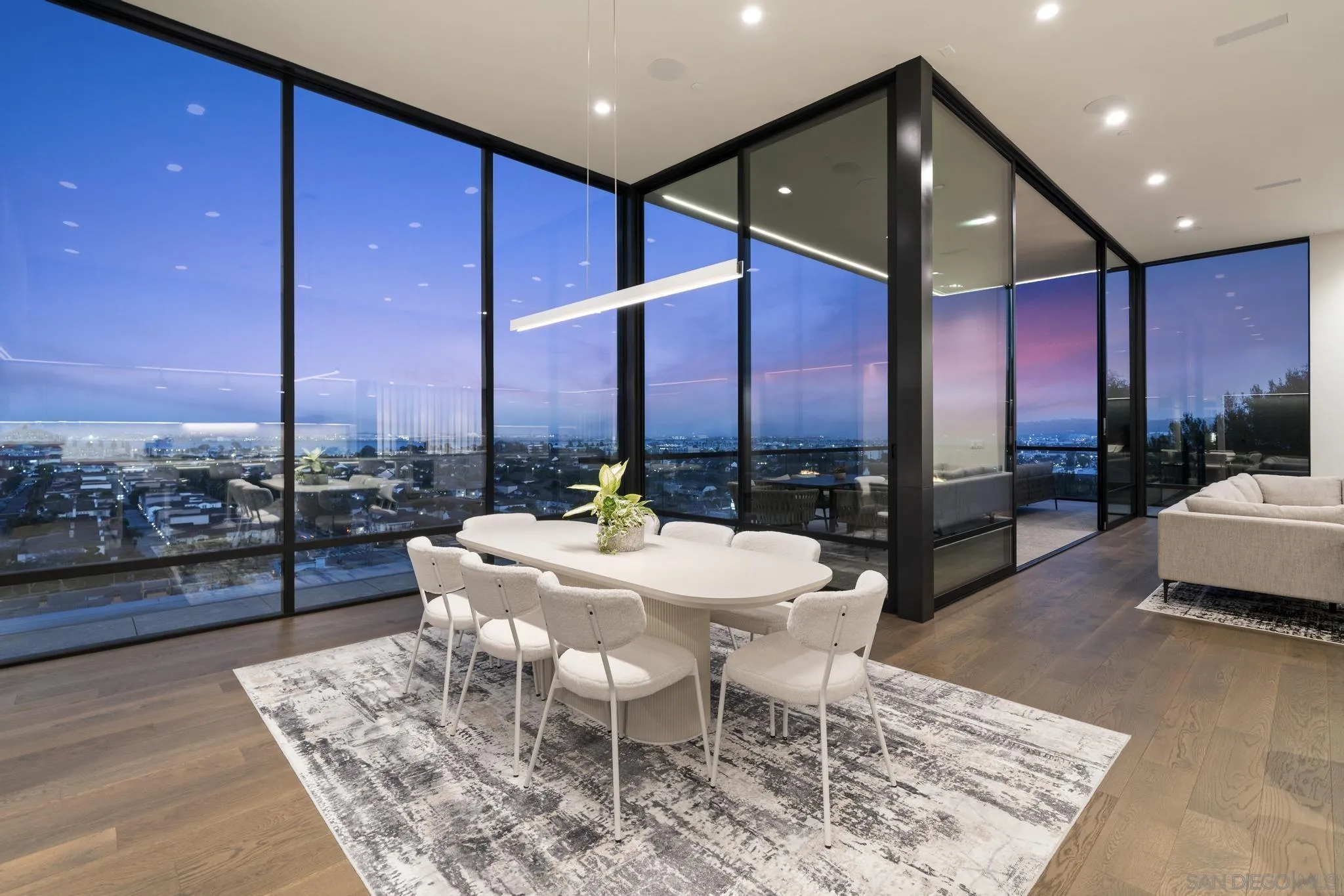 https://cdn.realtyfeed.com/cdn/127/260020605/8d07899f57a68df210cd13909ce289a4.webp