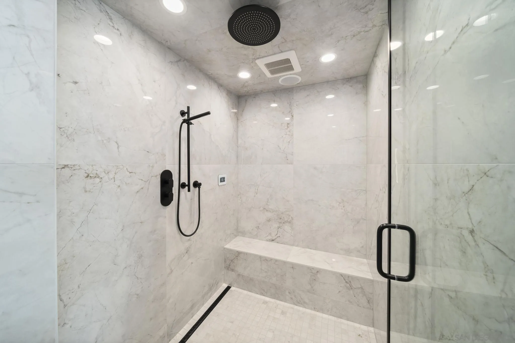 https://cdn.realtyfeed.com/cdn/127/260020605/8f8b6fd66fb3177b3958f839957636f2.webp