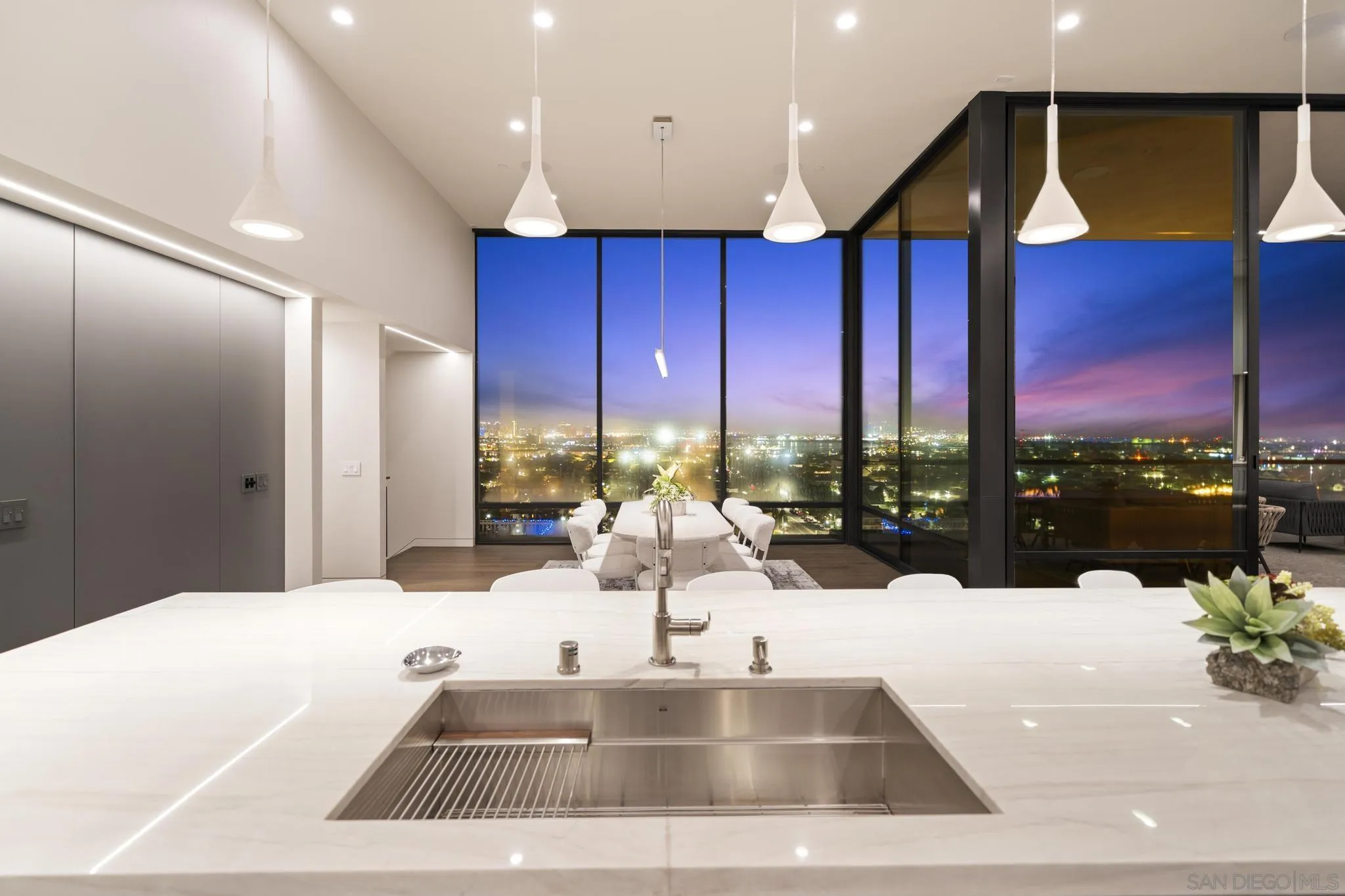https://cdn.realtyfeed.com/cdn/127/260020605/b9b4b3c4adb4fedfeb358712752a04ca.webp