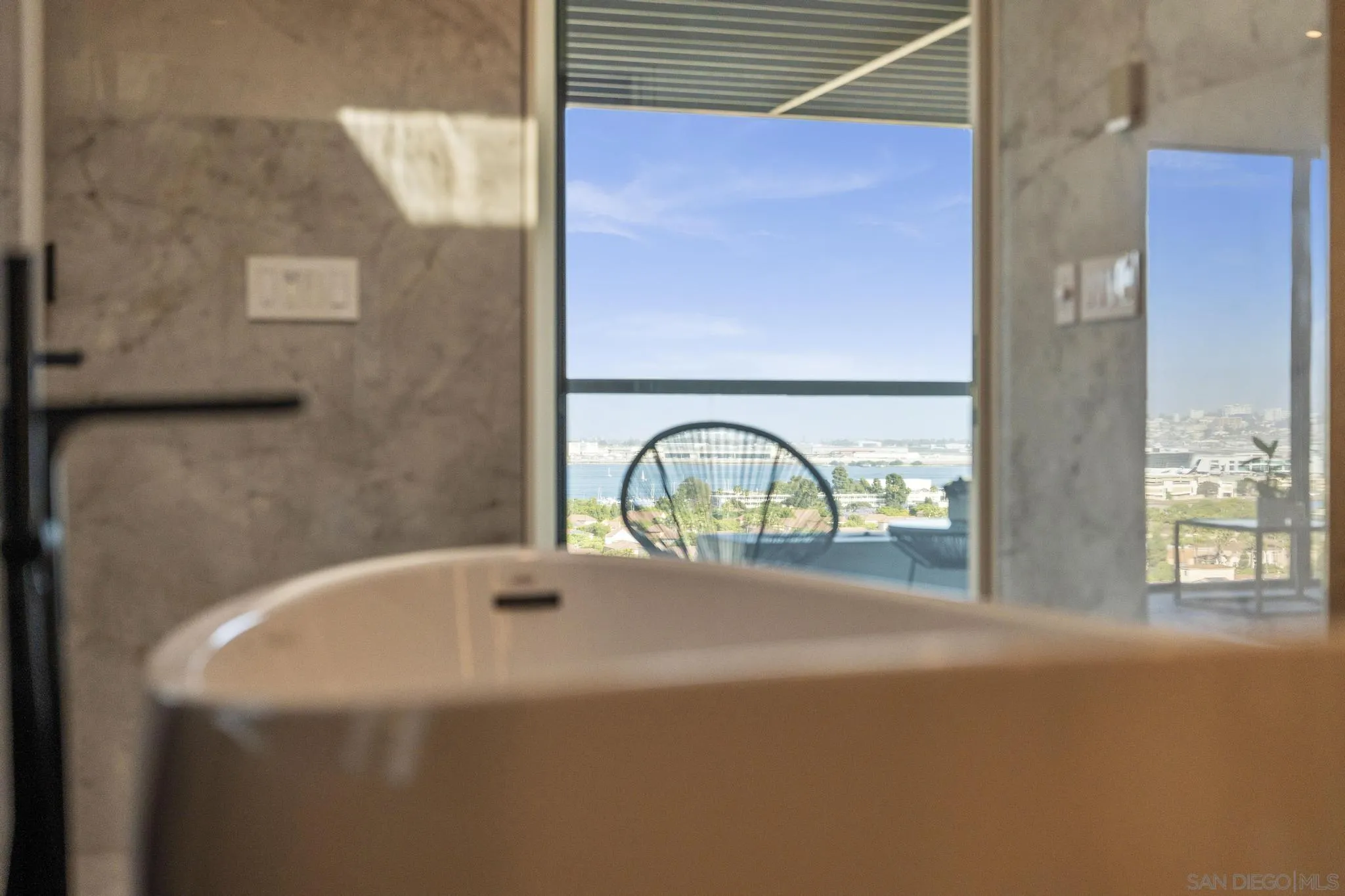 https://cdn.realtyfeed.com/cdn/127/260020605/e21e483a752065920aab8024d3398d70.webp