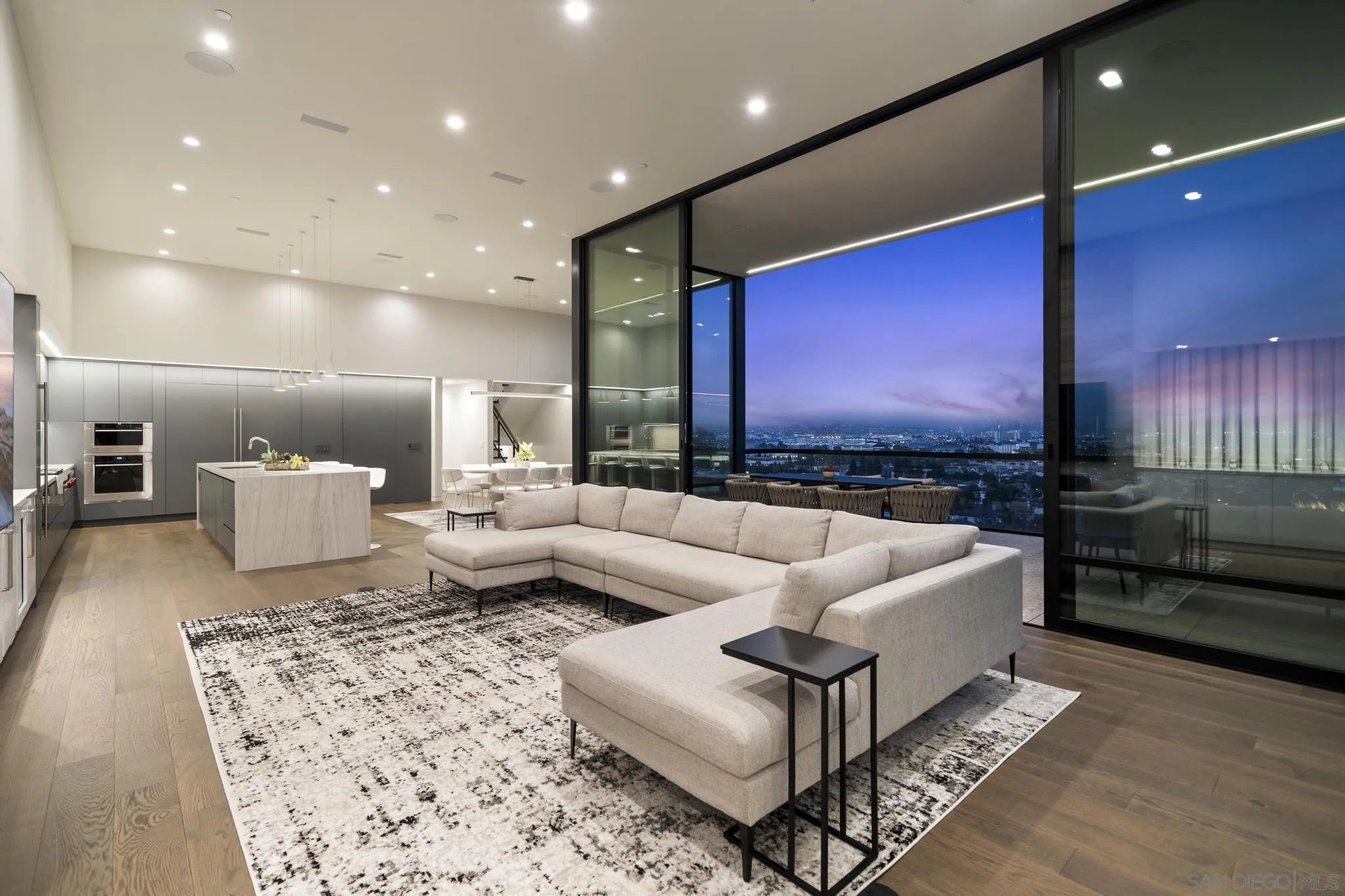 https://cdn.realtyfeed.com/cdn/127/260020605/f2f1ed59cb838ee70e1da8d83801fd2e.webp
