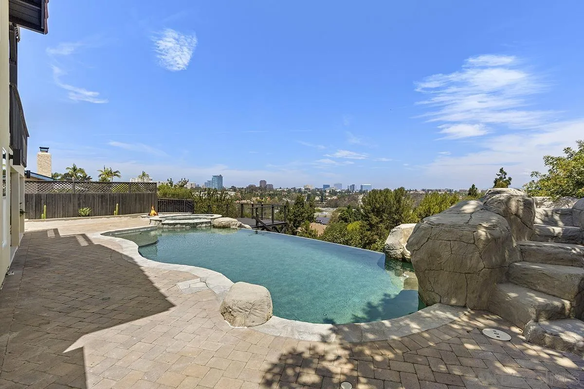 https://cdn.realtyfeed.com/cdn/127/260020606/110dd493120cf0848a3959c92a9e6052.webp