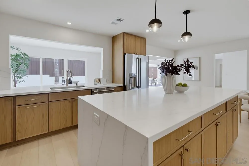 https://cdn.realtyfeed.com/cdn/127/260020614/4a43f8ad7d0ea98802f37530b261049d.webp