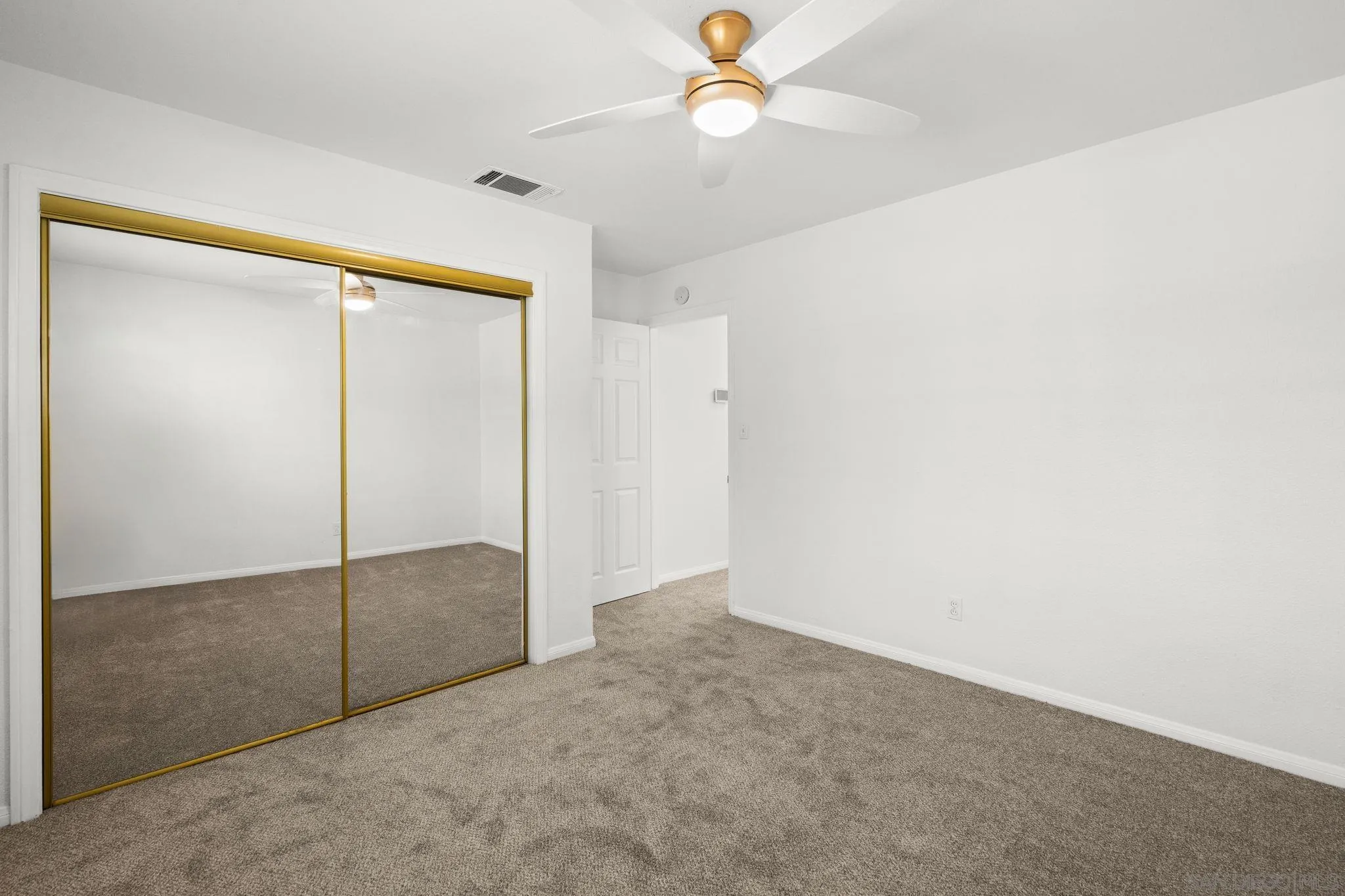 https://cdn.realtyfeed.com/cdn/127/260020616/b835d69e948965c59d6d5b2304476dc3.webp