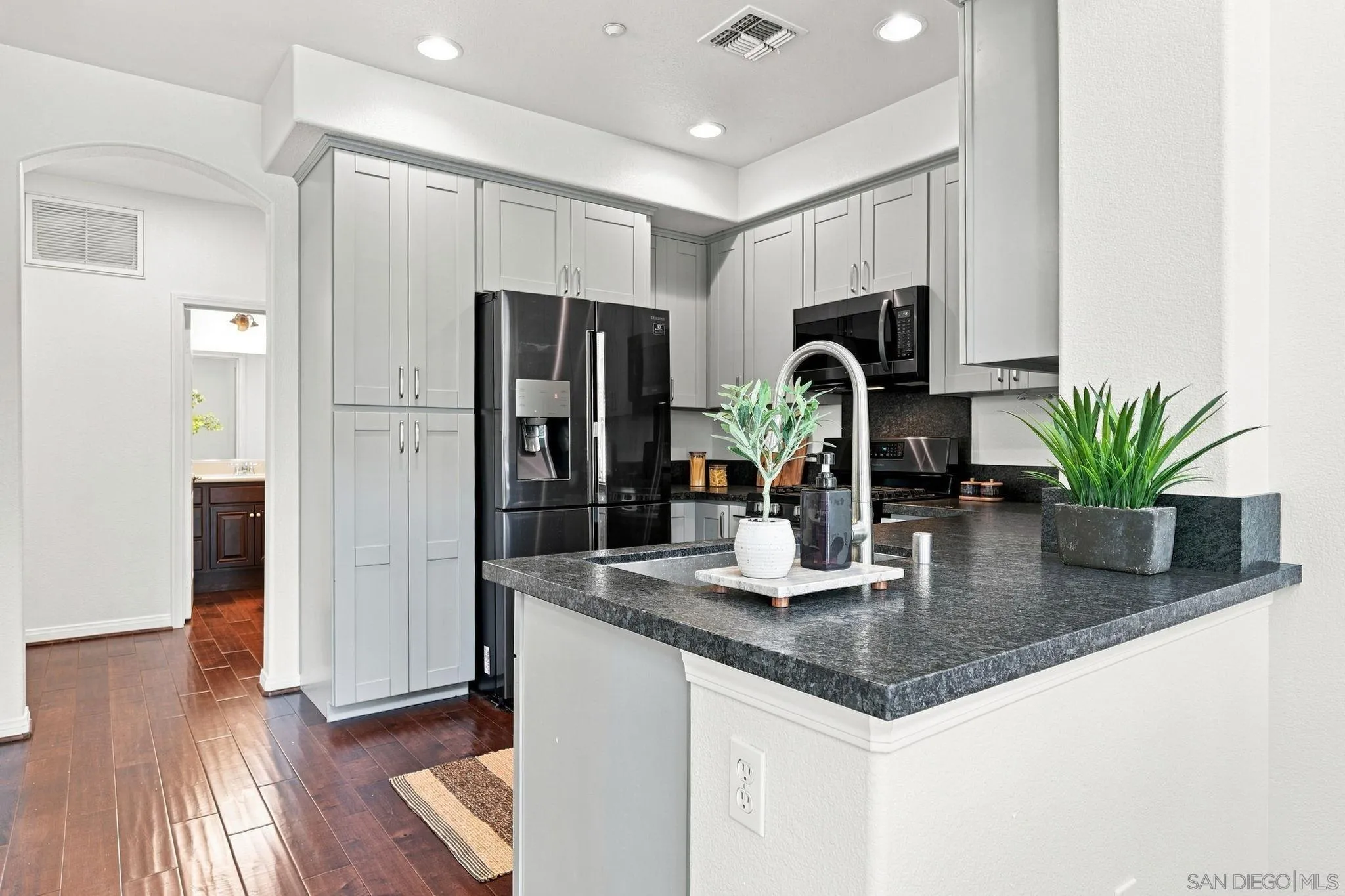 Photo #9: 260020617 Listing: Photo #9