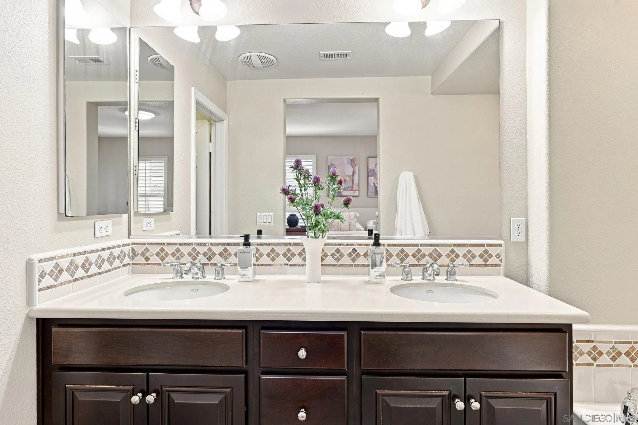 Photo #23: 260020617 Listing: Photo #23
