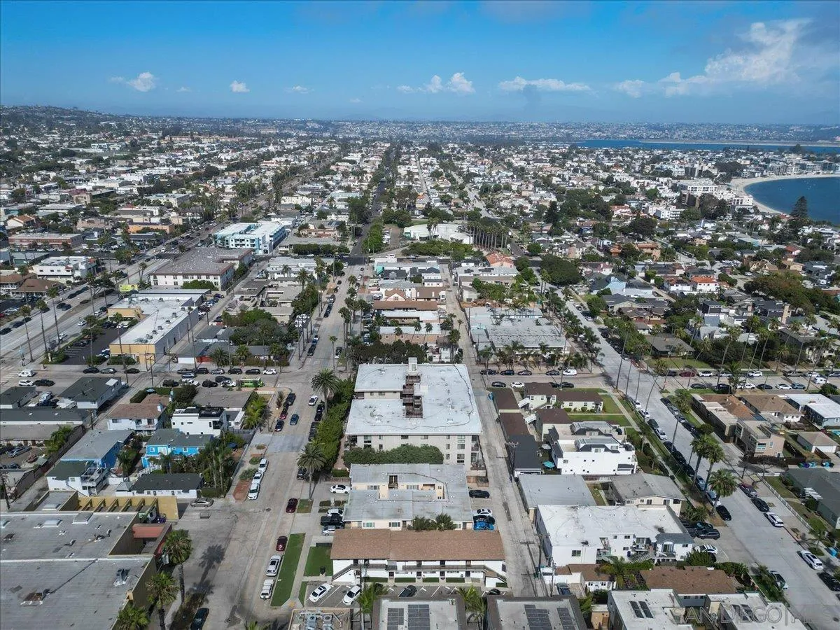 https://cdn.realtyfeed.com/cdn/127/260020620/fd8b11f631f1fbe8ef43483ec3065fe2.webp