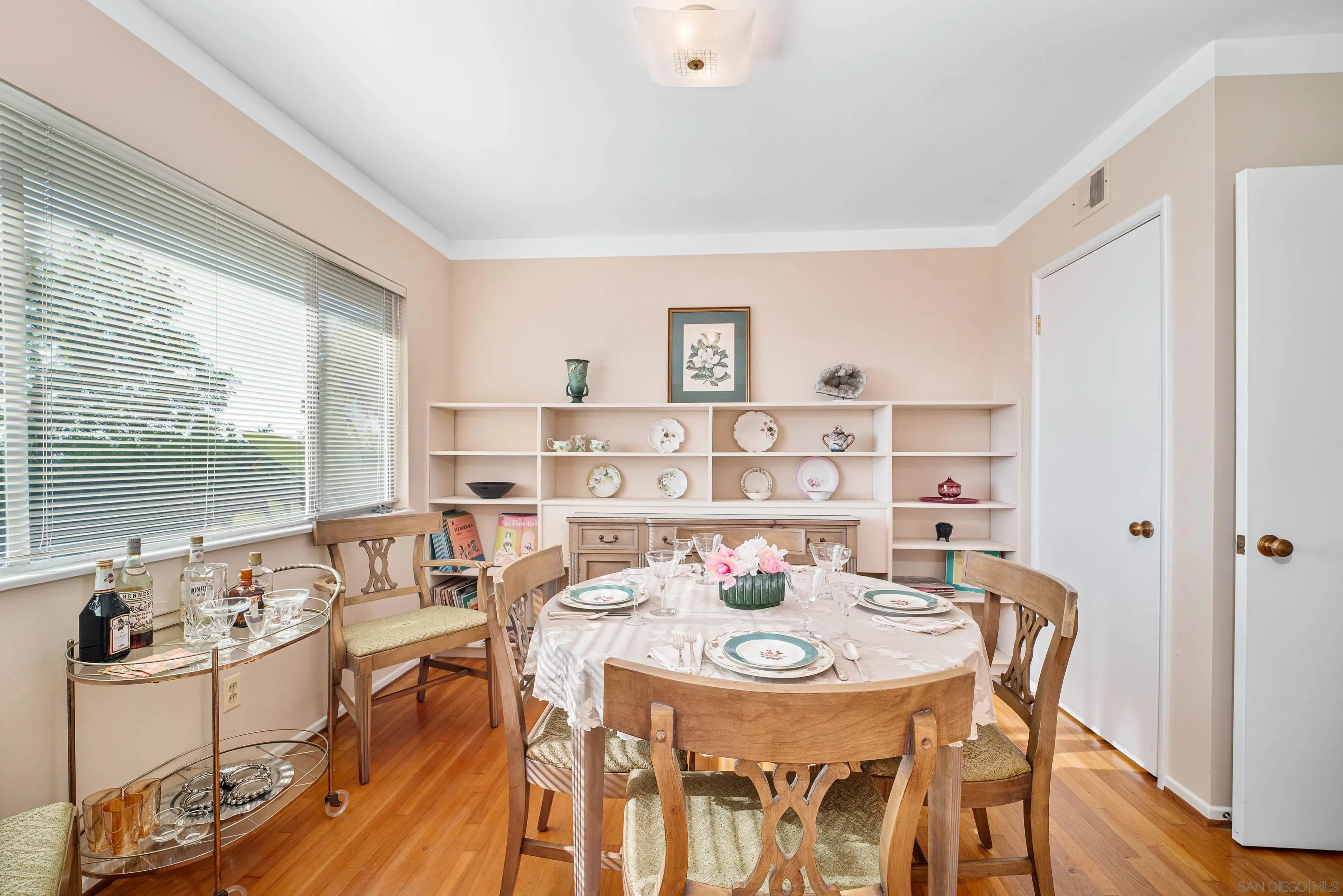 https://cdn.realtyfeed.com/cdn/127/260020621/22fc73a49f7e5e831424fa4523064b0c.webp