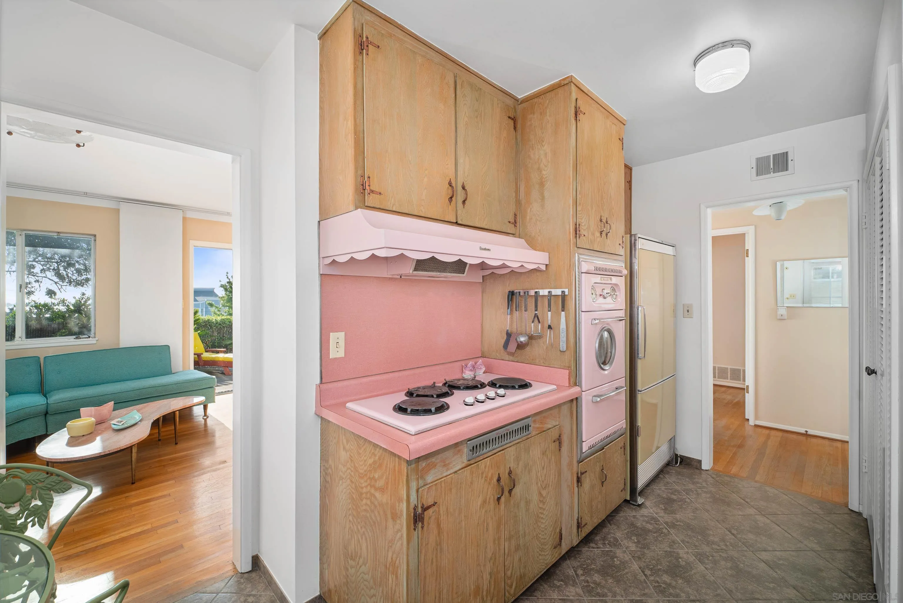 https://cdn.realtyfeed.com/cdn/127/260020621/307465a20f7b4b81284bdb75bceb0da0.webp