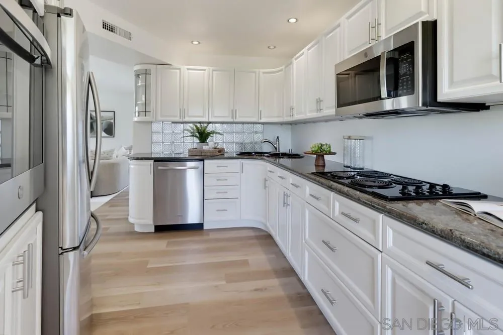 Photo #8: 260020623 Listing: Photo #8
