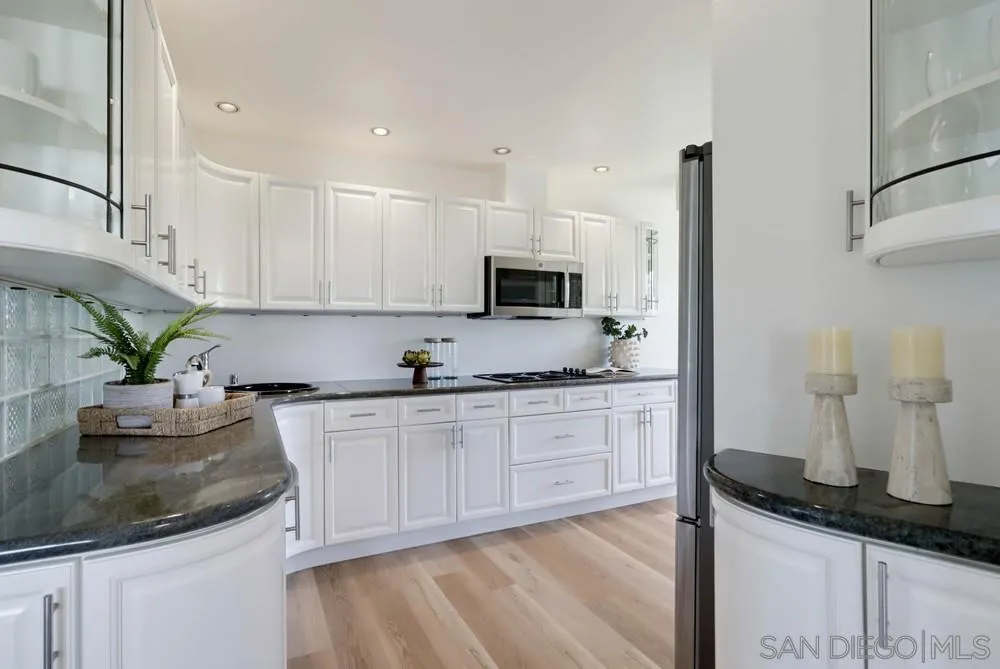 Photo #6: 260020623 Listing: Photo #6
