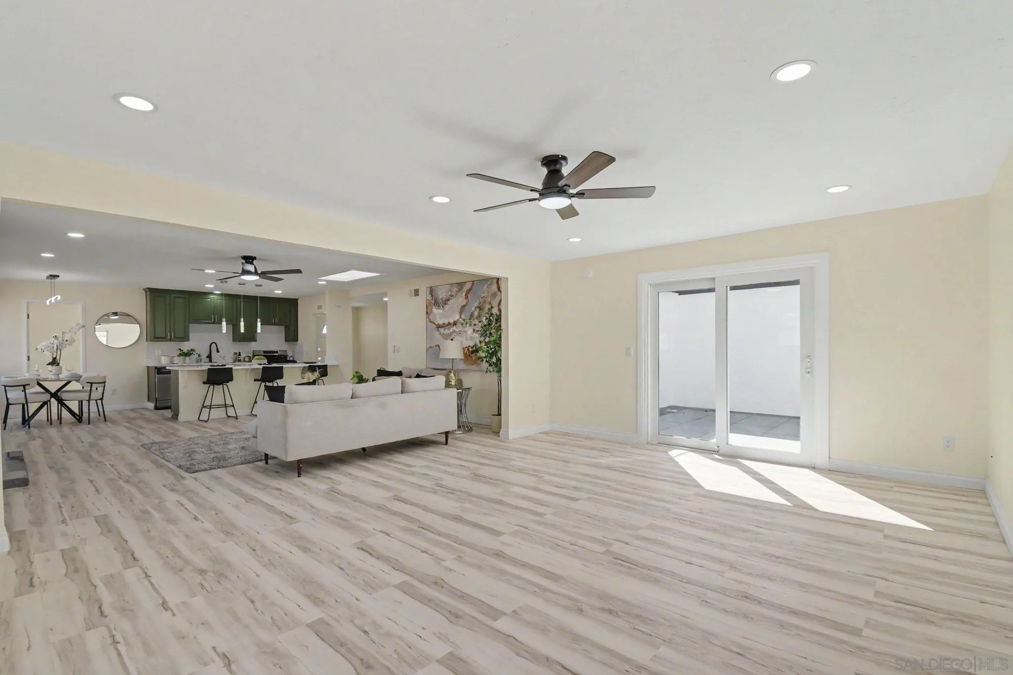 https://cdn.realtyfeed.com/cdn/127/260020631/6f36345e5c13d992ead7851bb1643ee7.webp