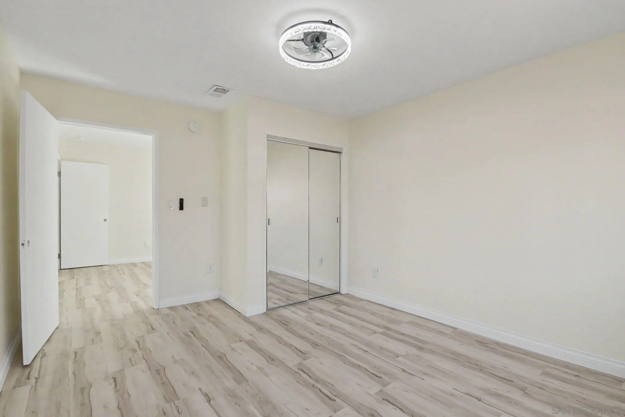 https://cdn.realtyfeed.com/cdn/127/260020633/147b83974b7d1b6ca5f38e099d2271ee.webp