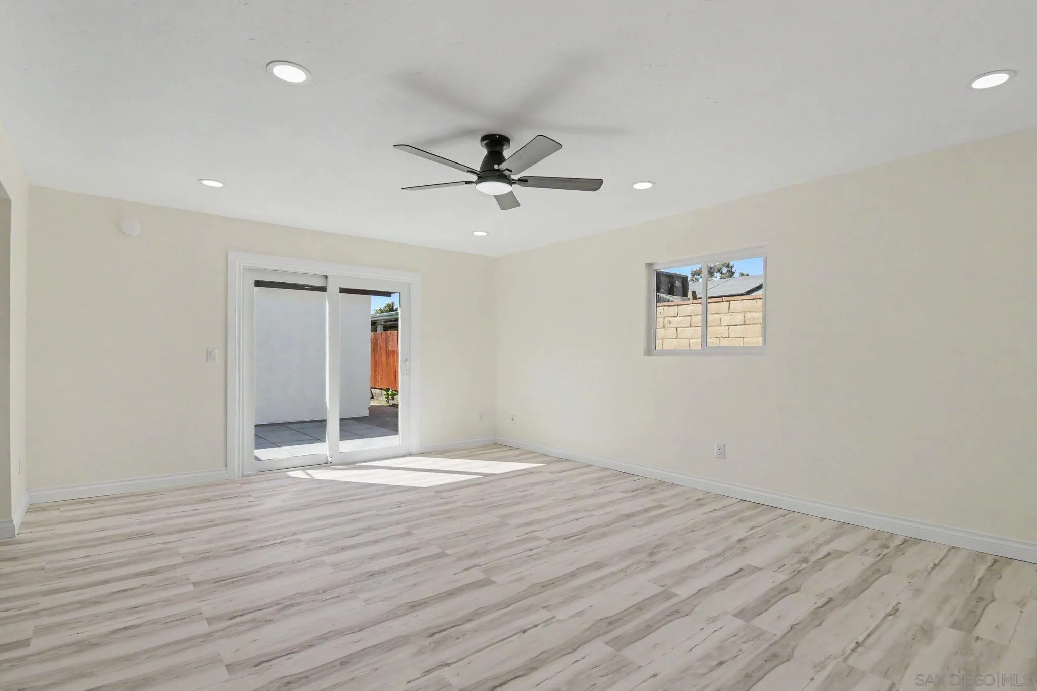 https://cdn.realtyfeed.com/cdn/127/260020633/52fa8695d6cf9a311d69d5734723b626.webp