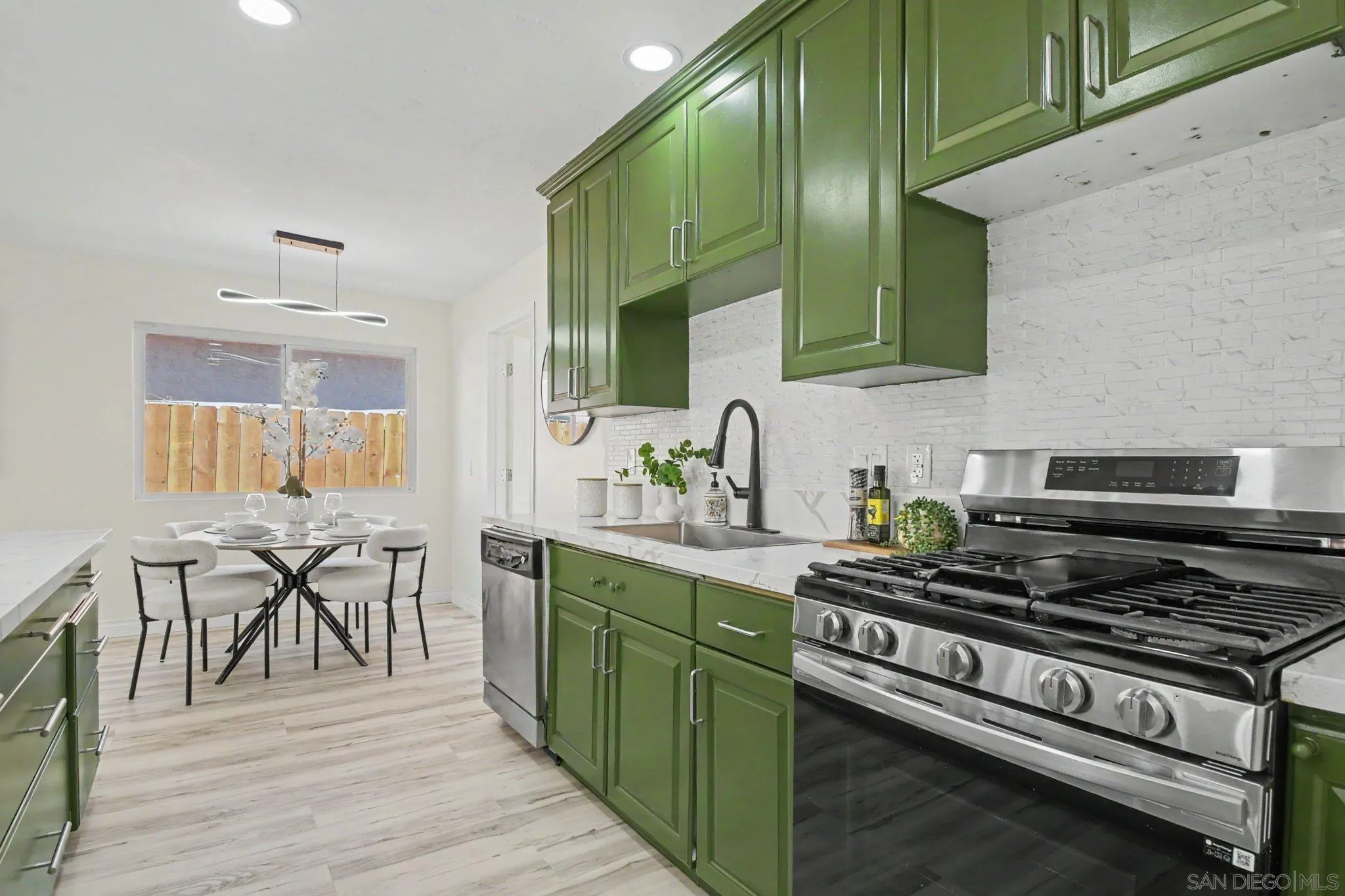 https://cdn.realtyfeed.com/cdn/127/260020633/7a6d54145fb09426a3c60044aec1e619.webp