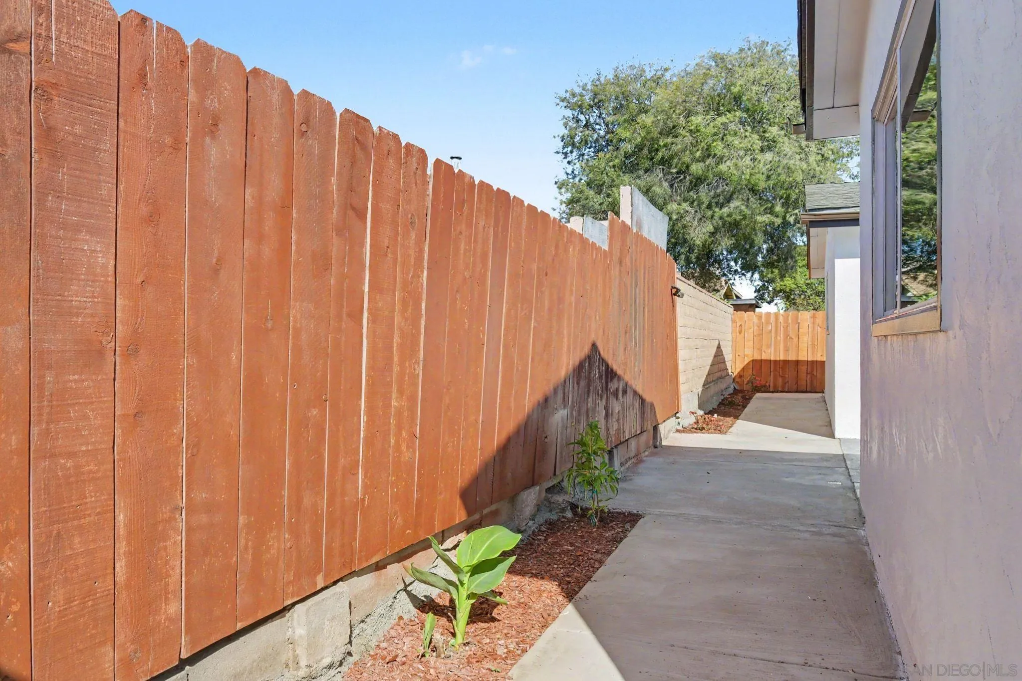 https://cdn.realtyfeed.com/cdn/127/260020633/822f120592e210a5aa46912471d5f5a2.webp