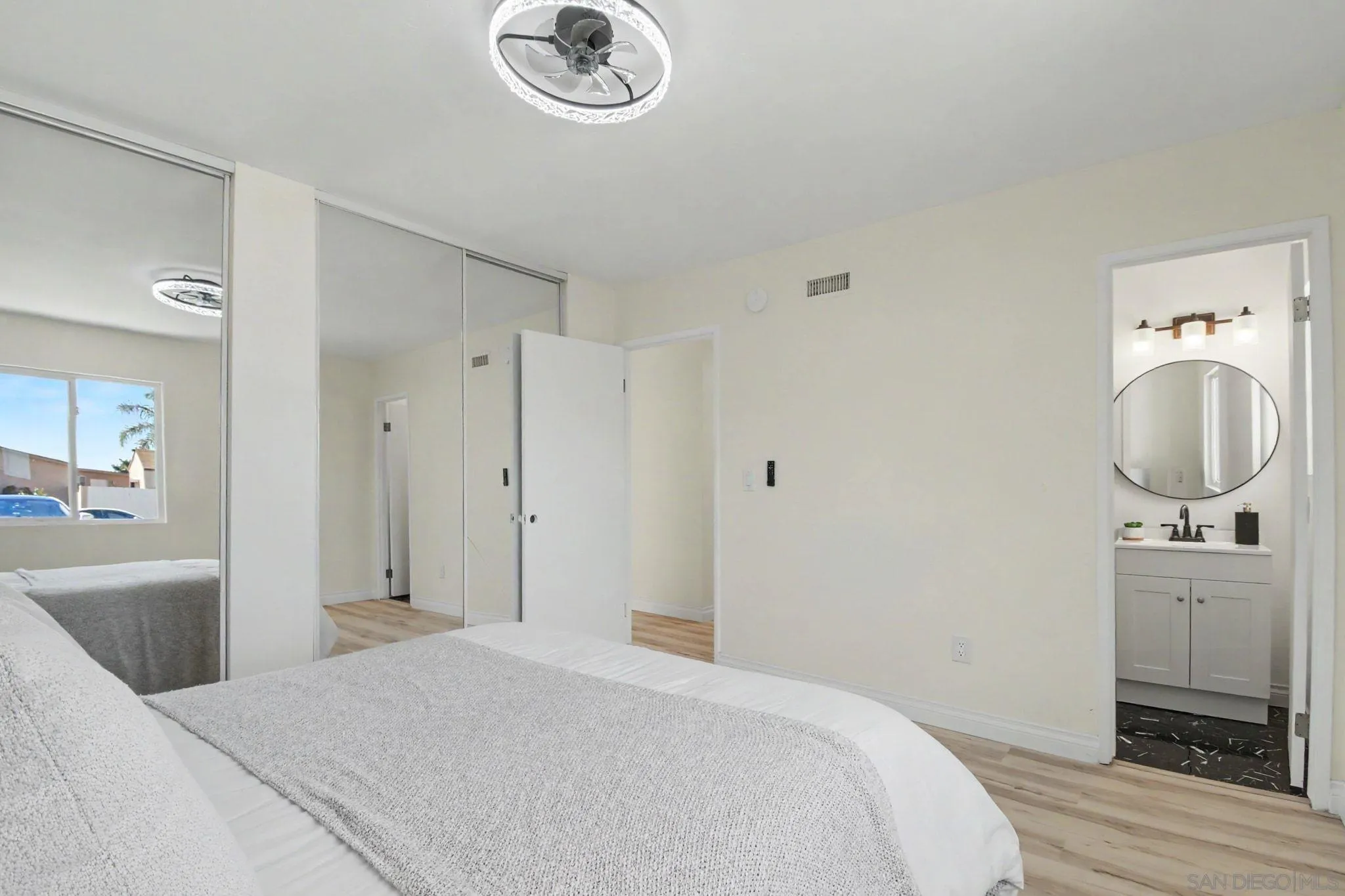 https://cdn.realtyfeed.com/cdn/127/260020633/a074a5ffbbccc1e4e6fd42fe351e3f6b.webp