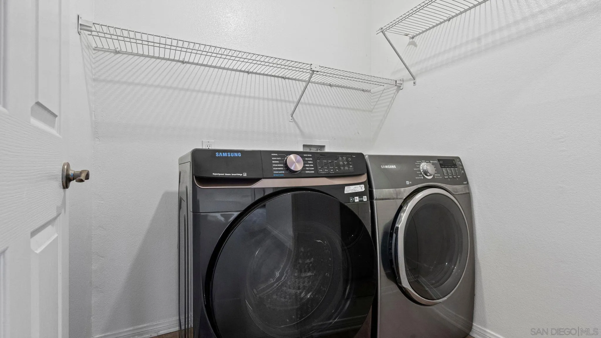 https://cdn.realtyfeed.com/cdn/127/260020636/72880f0a696a51abed15eb35943b3f06.webp
