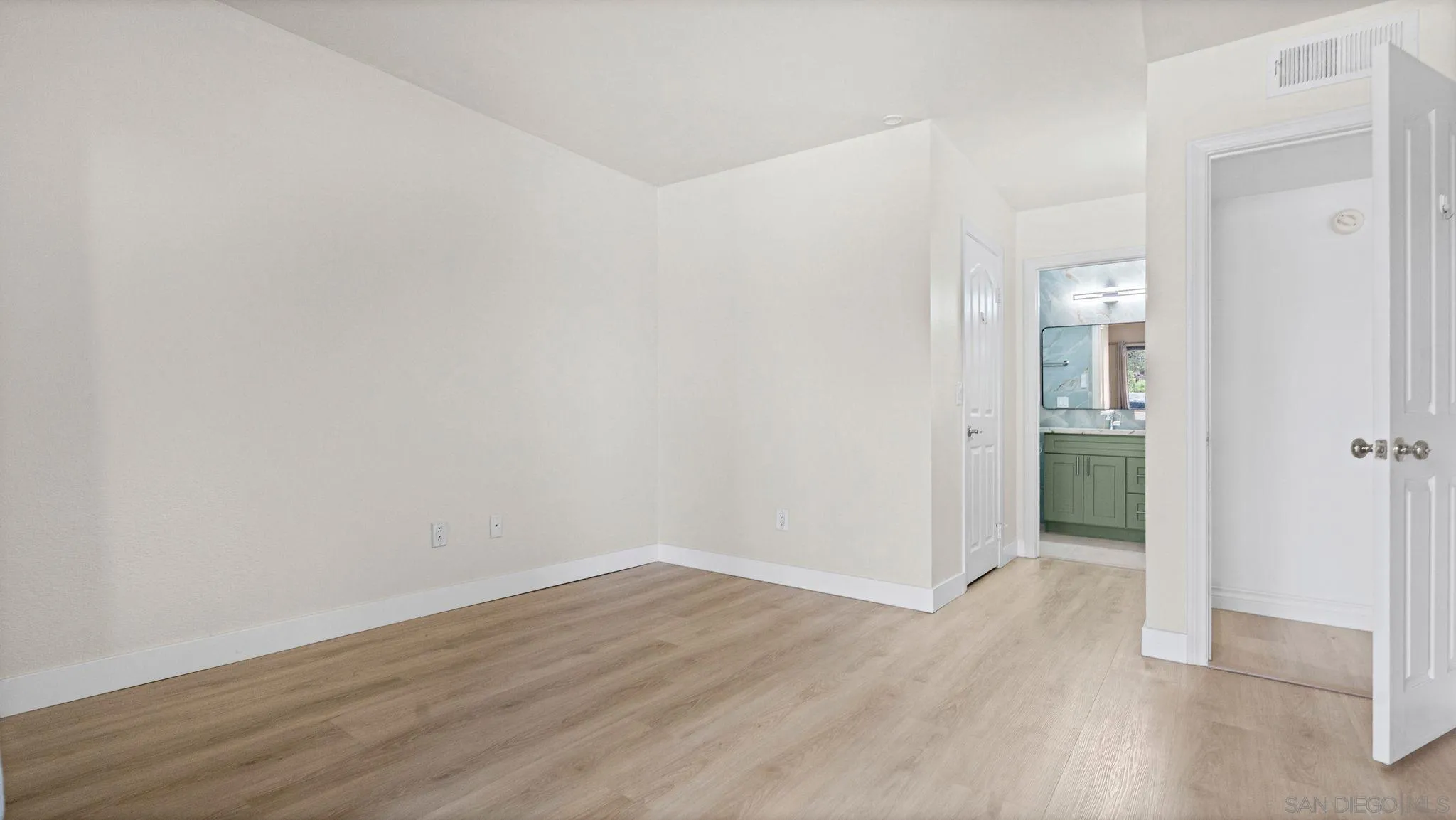 https://cdn.realtyfeed.com/cdn/127/260020636/c8892d394bcc03a65f456c4930cebc66.webp