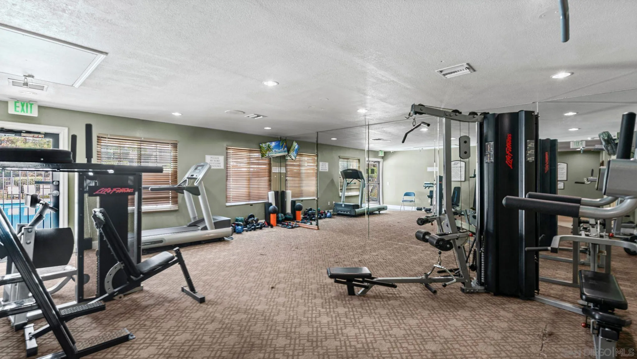https://cdn.realtyfeed.com/cdn/127/260020636/fb0b8d0ddd126fc0a18175d80d6b4203.webp