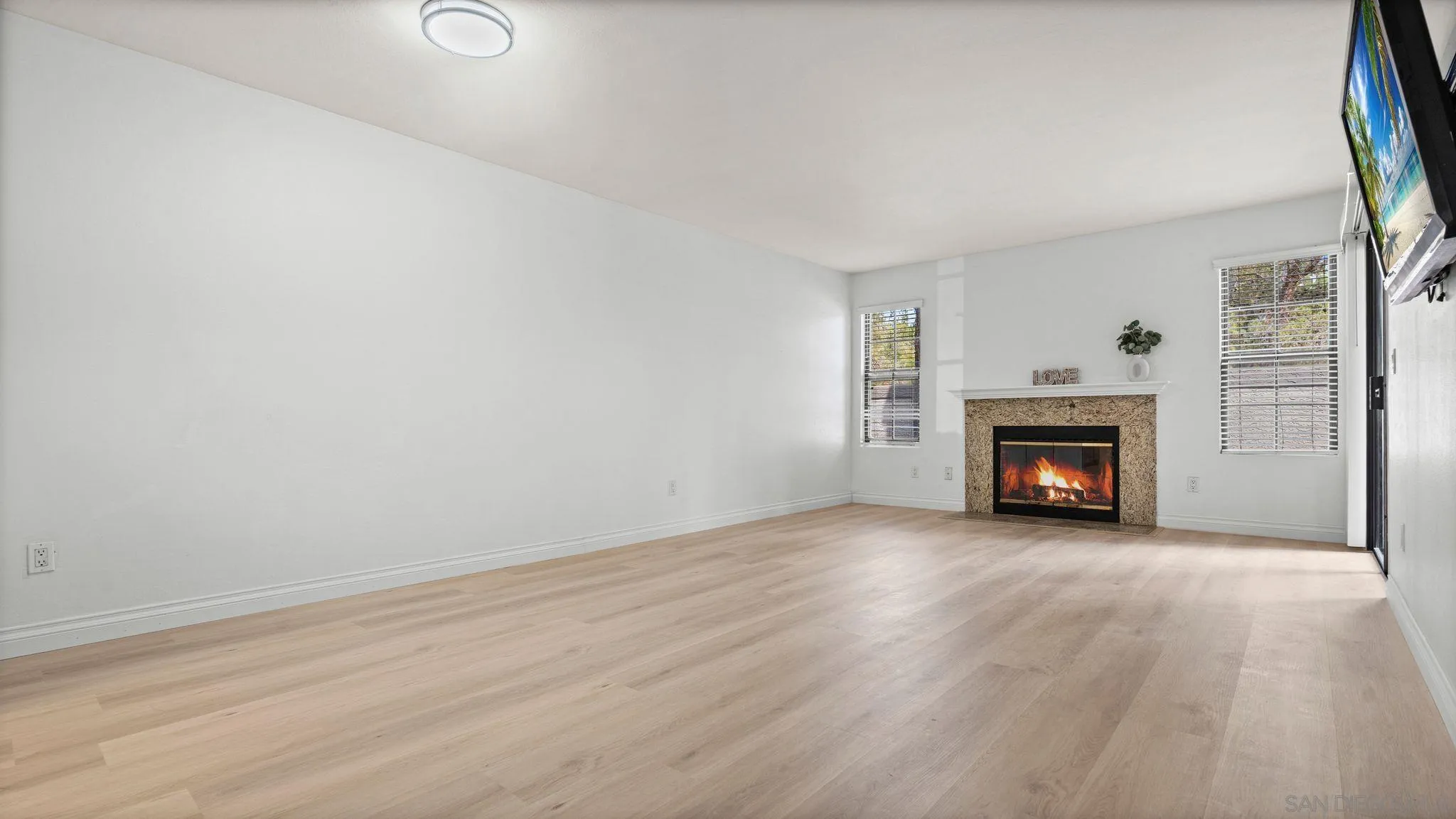 https://cdn.realtyfeed.com/cdn/127/260020636/fc156ce741564ab9138d33928df8d77c.webp