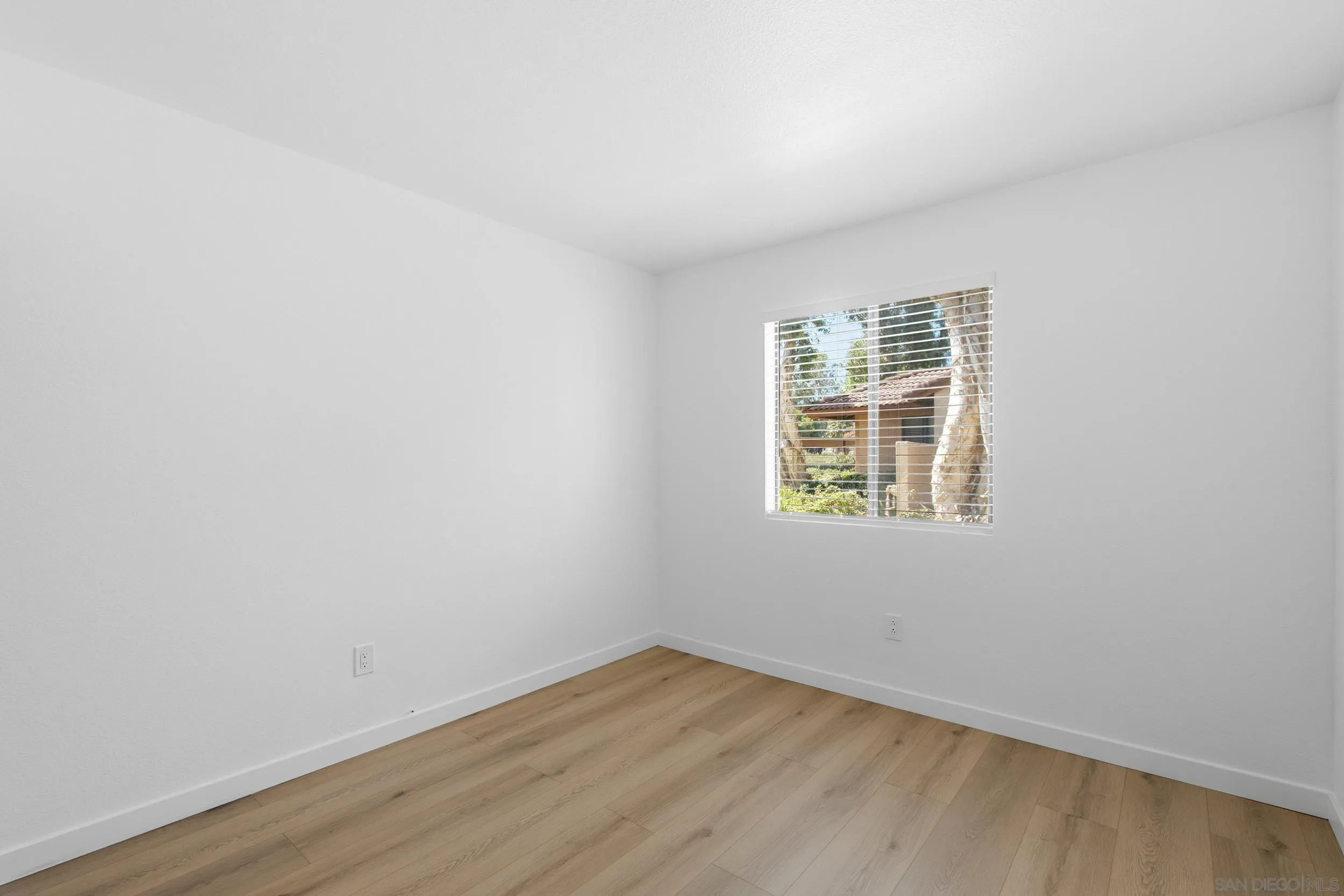 Photo #12: 260020639 Listing: Photo #12