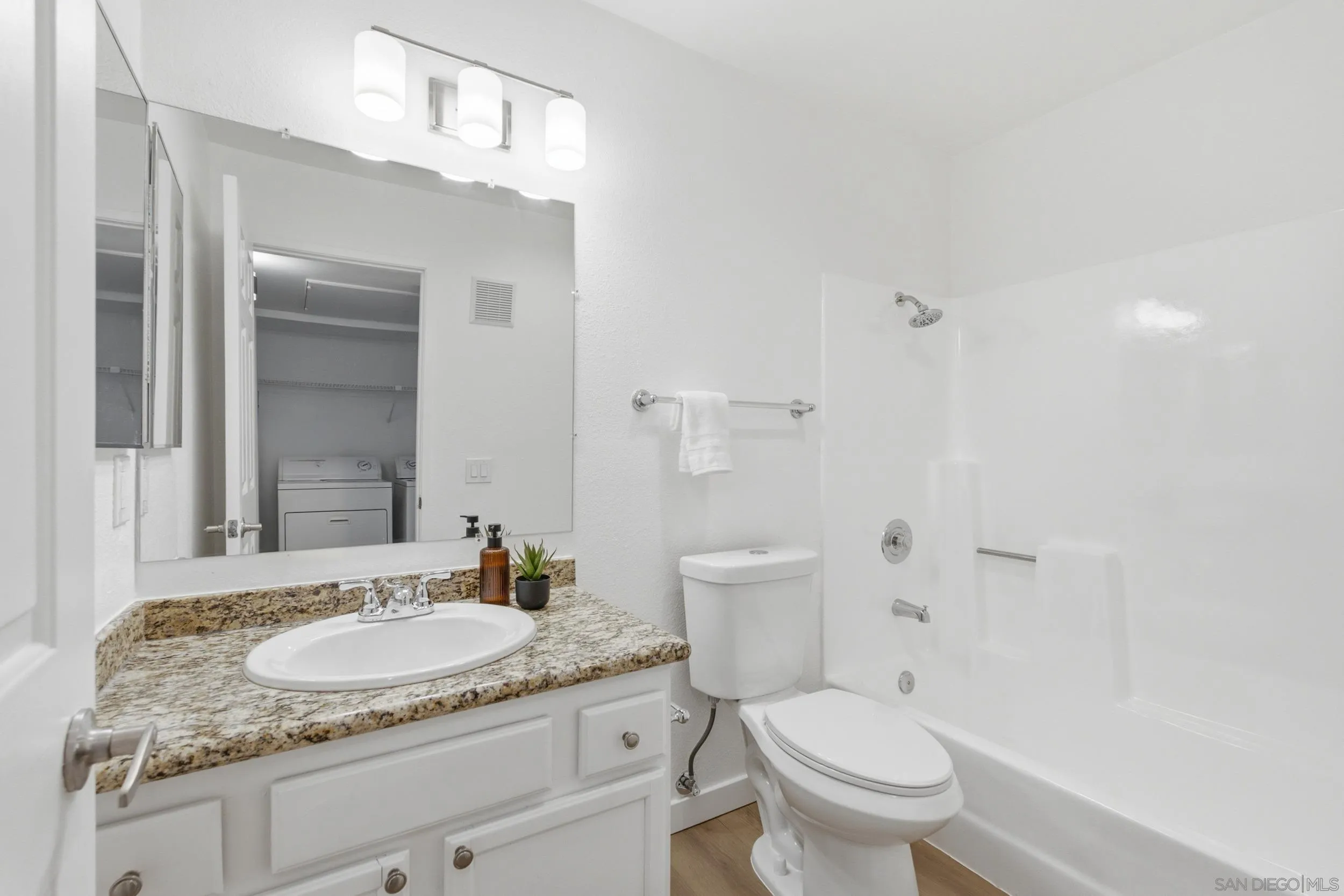 Photo #13: 260020639 Listing: Photo #13
