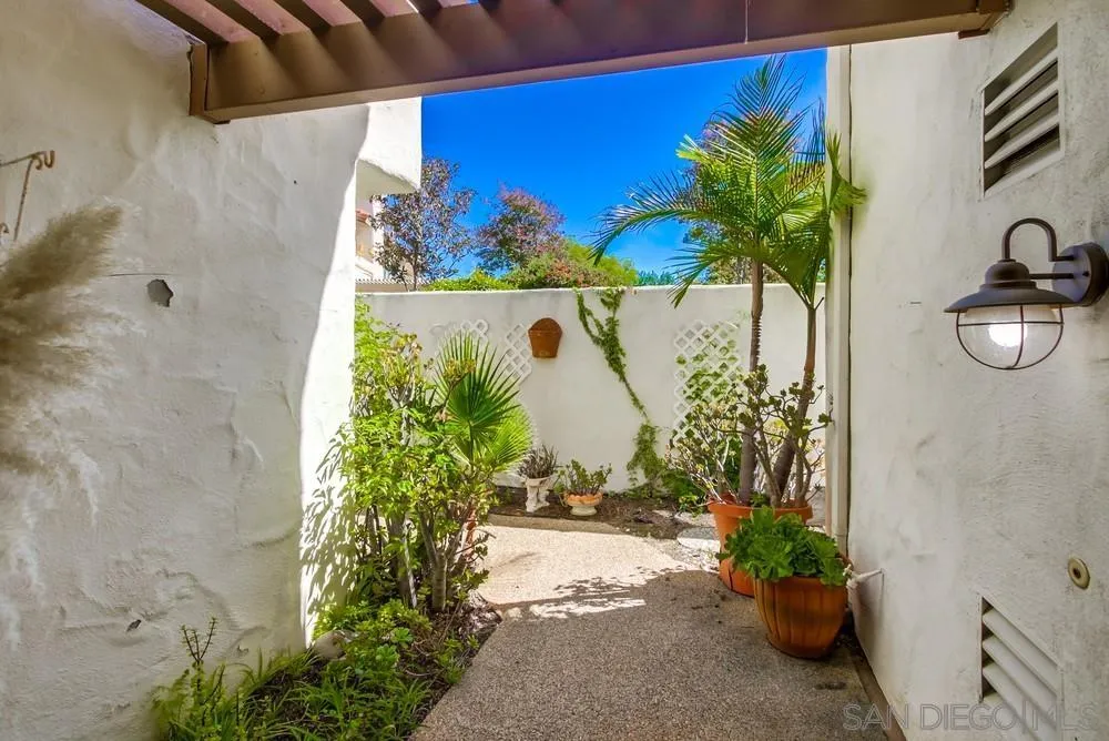 https://cdn.realtyfeed.com/cdn/127/260020640/39f9779781a839425781ae0d4a2a360a.webp