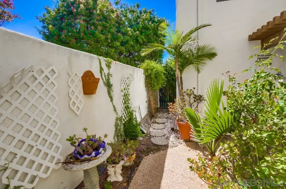 https://cdn.realtyfeed.com/cdn/127/260020640/8e0fdeeb38ff081fdd421d815b4ac281.webp