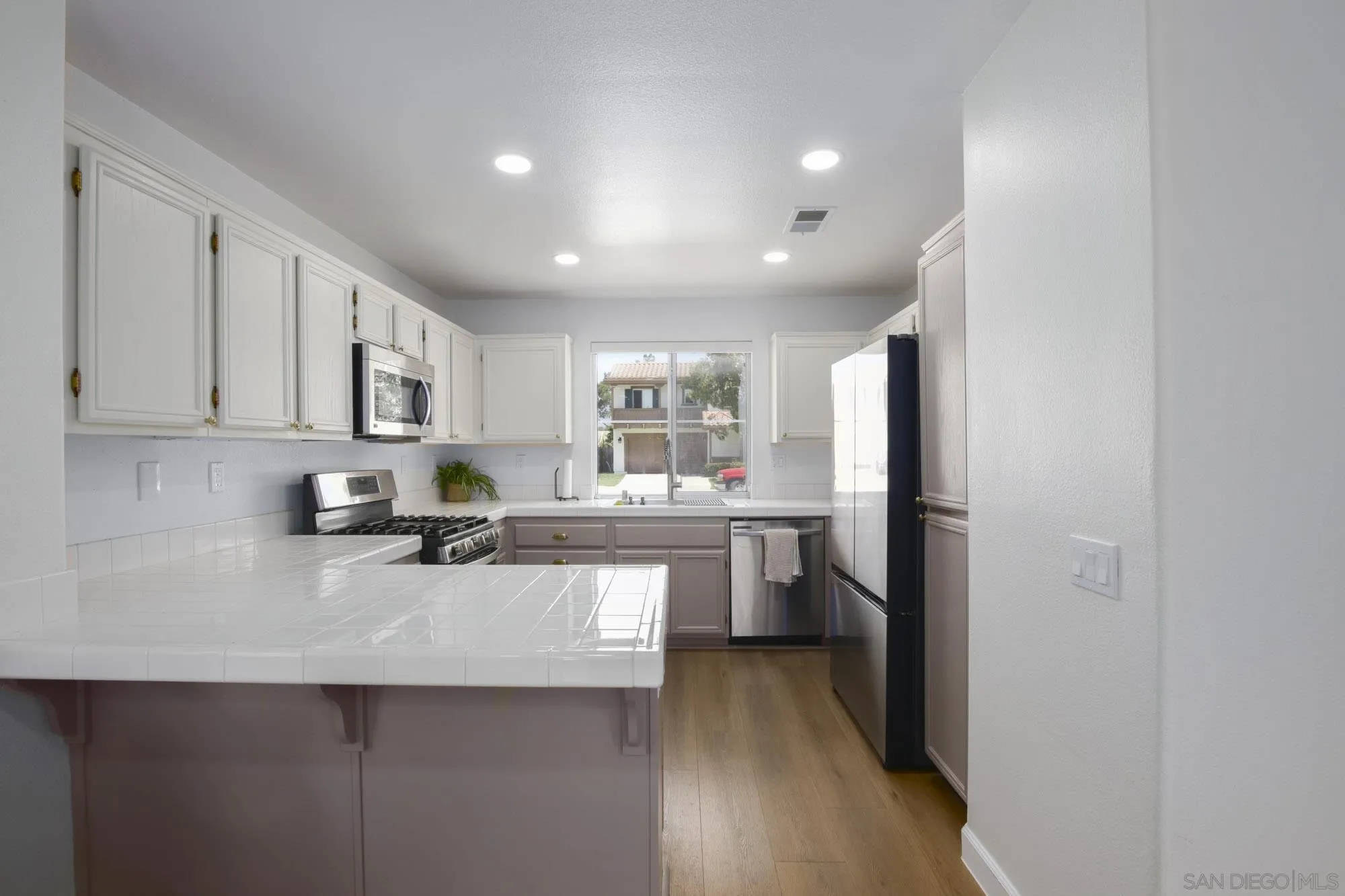 https://cdn.realtyfeed.com/cdn/127/260020641/4f4ae798620bafcf1319c9a6867b9b0a.webp