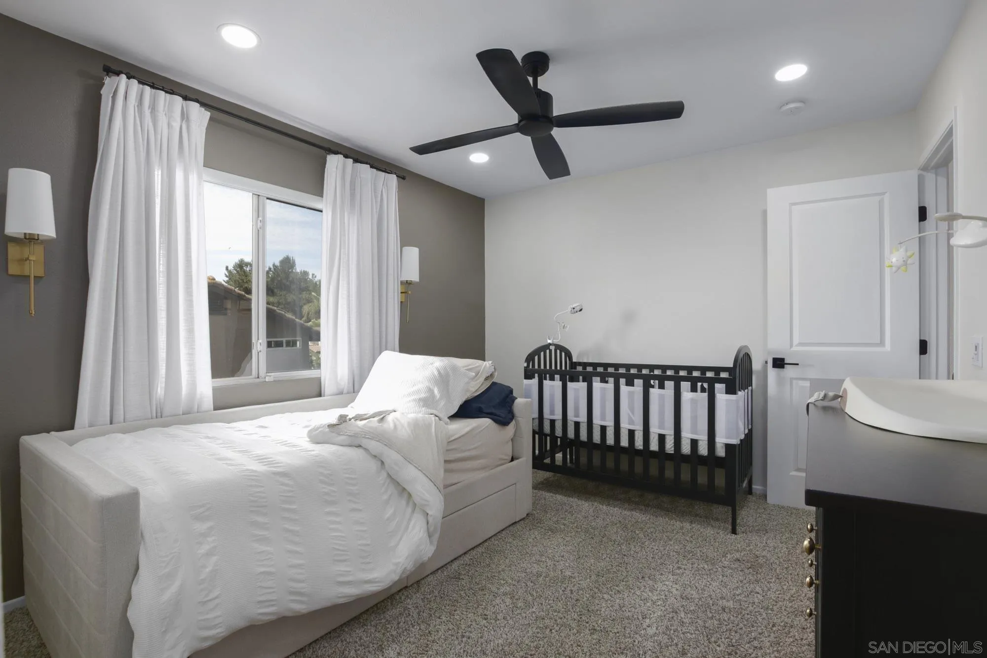 https://cdn.realtyfeed.com/cdn/127/260020641/b1f007d0723dbacd955399aa6c7d5b6c.webp