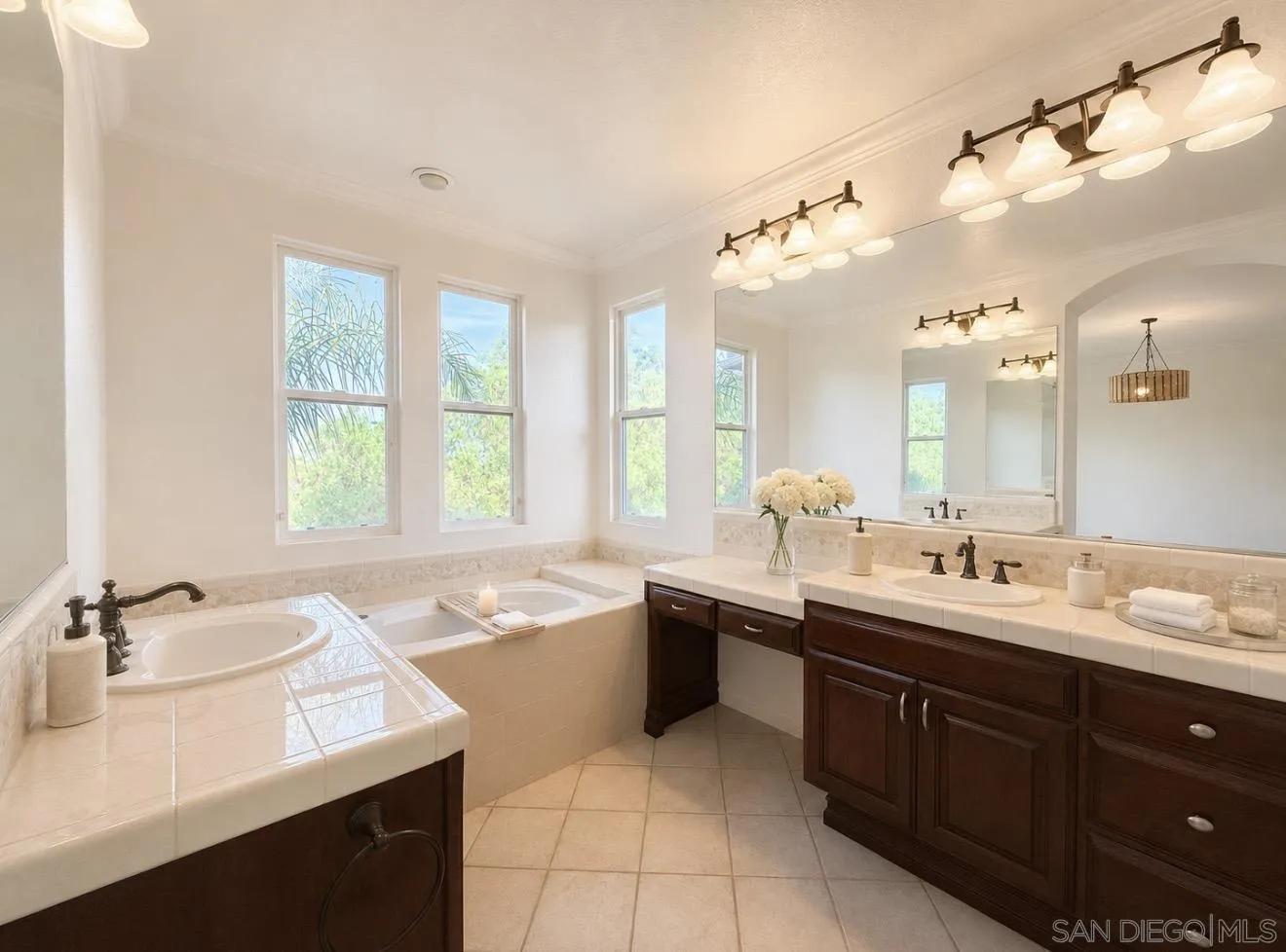 https://cdn.realtyfeed.com/cdn/127/260020645/551feccf21574491fada328d21685c76.webp