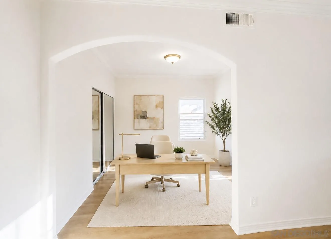 https://cdn.realtyfeed.com/cdn/127/260020645/cc54f0107de813af69d28b5e8dbfa95c.webp