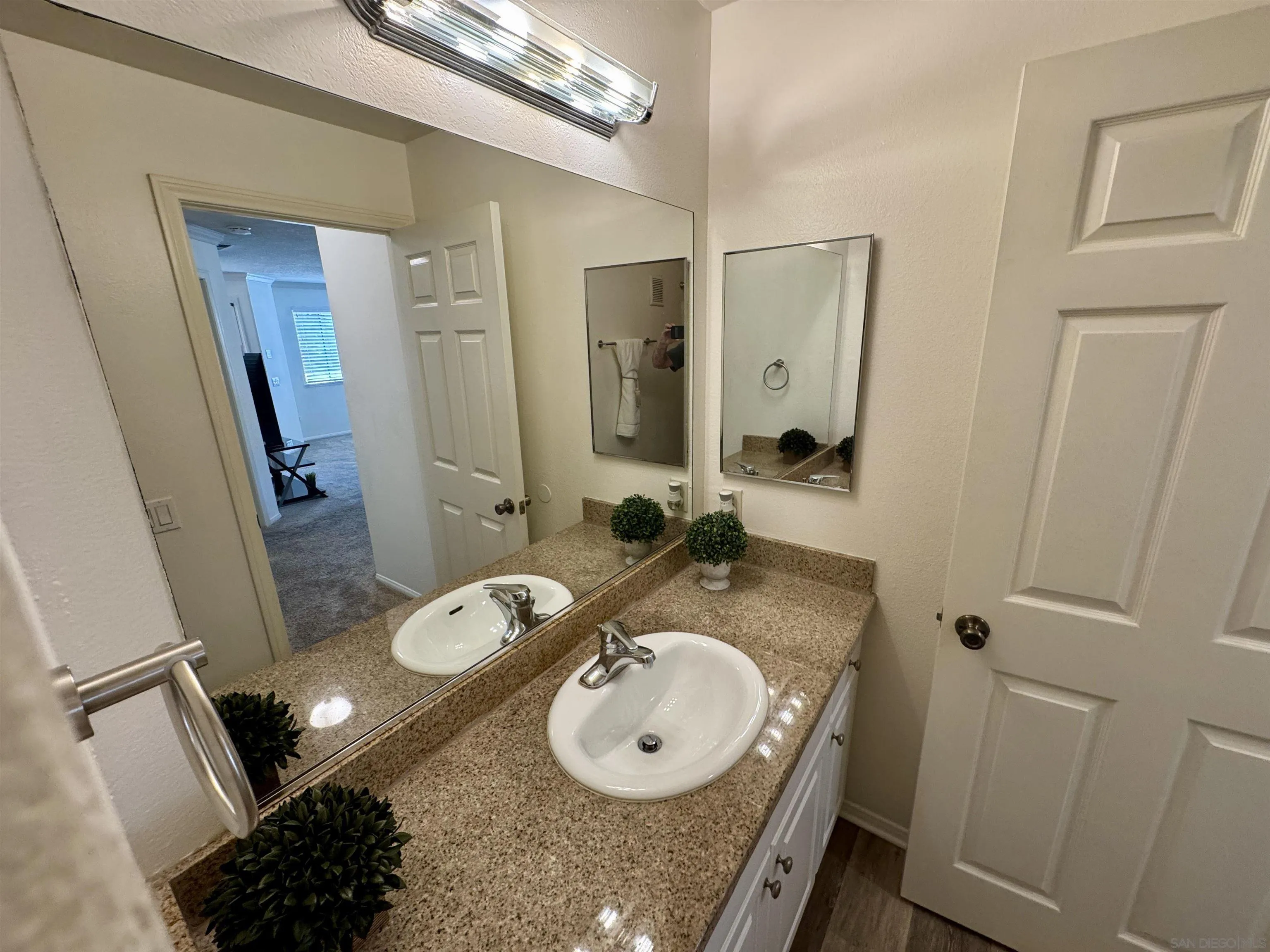 Photo #8: 260020646 Listing: Photo #8