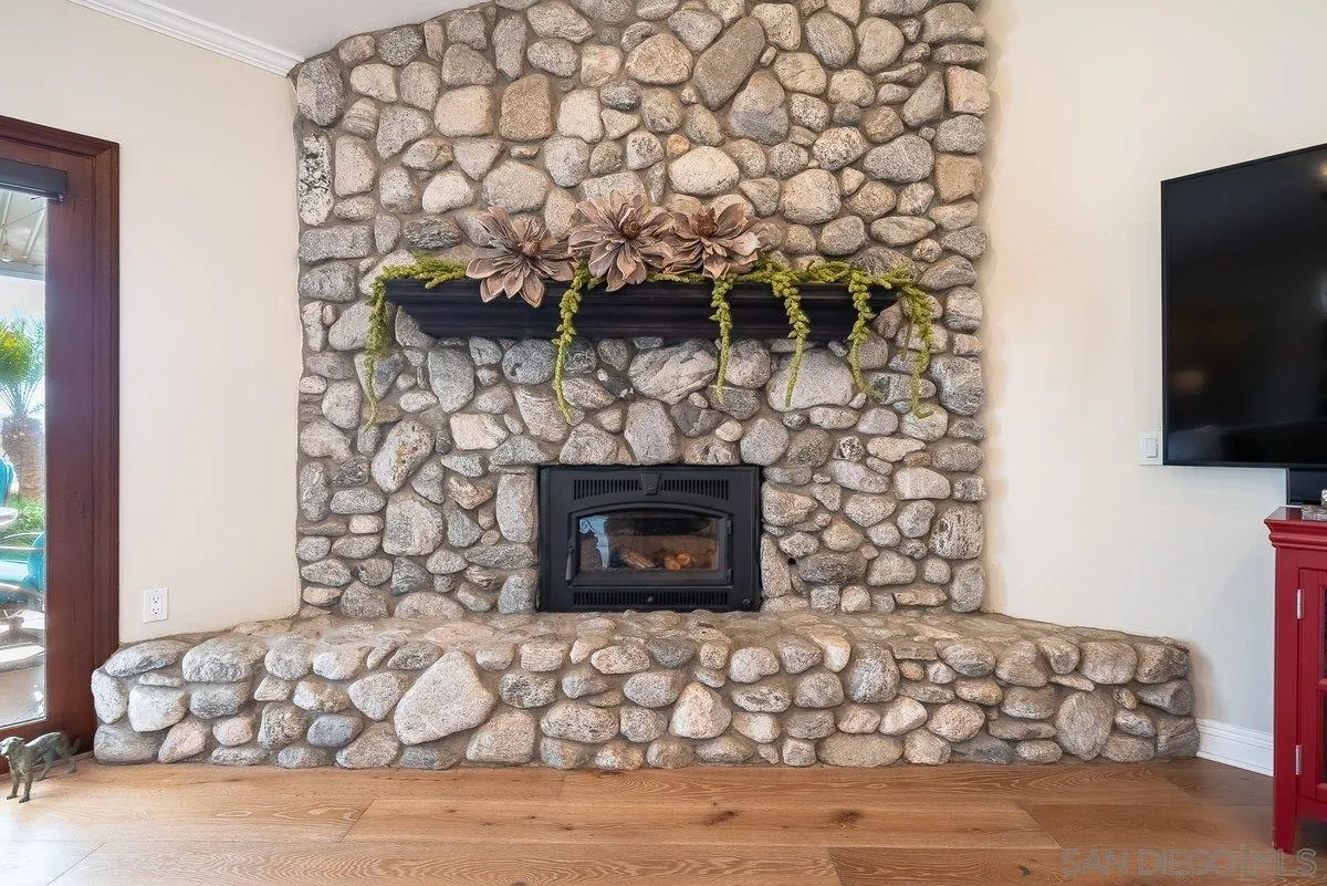 https://cdn.realtyfeed.com/cdn/127/260020649/4371dbbe03262bd32558034d2512cf68.webp