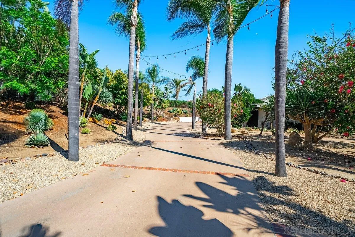 https://cdn.realtyfeed.com/cdn/127/260020649/d2622497b8f561fd082ba6097ff6cc2d.webp