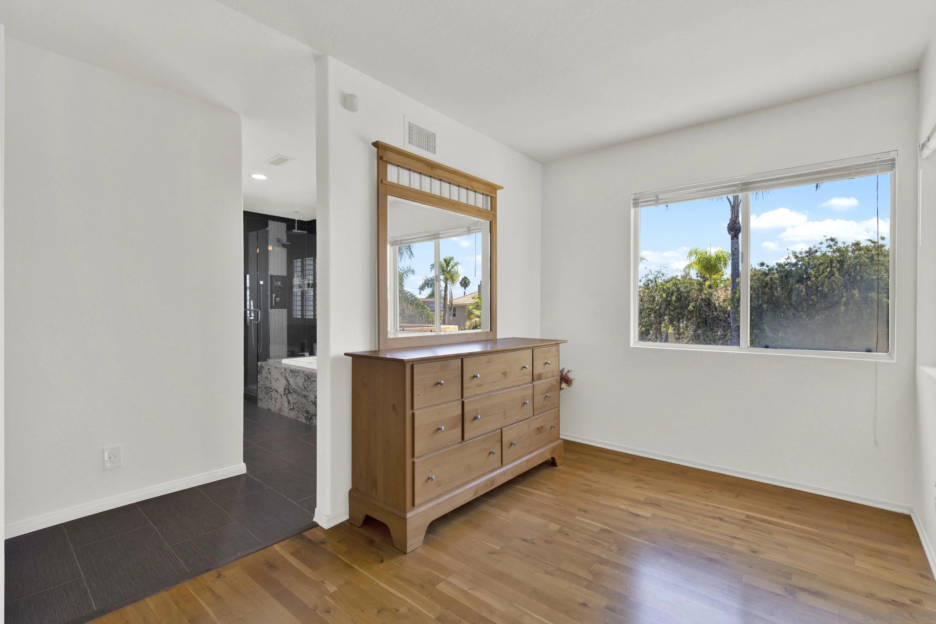 https://cdn.realtyfeed.com/cdn/127/260020656/07e3ef9f4b2ec2262a01fbe1e9ad5781.webp