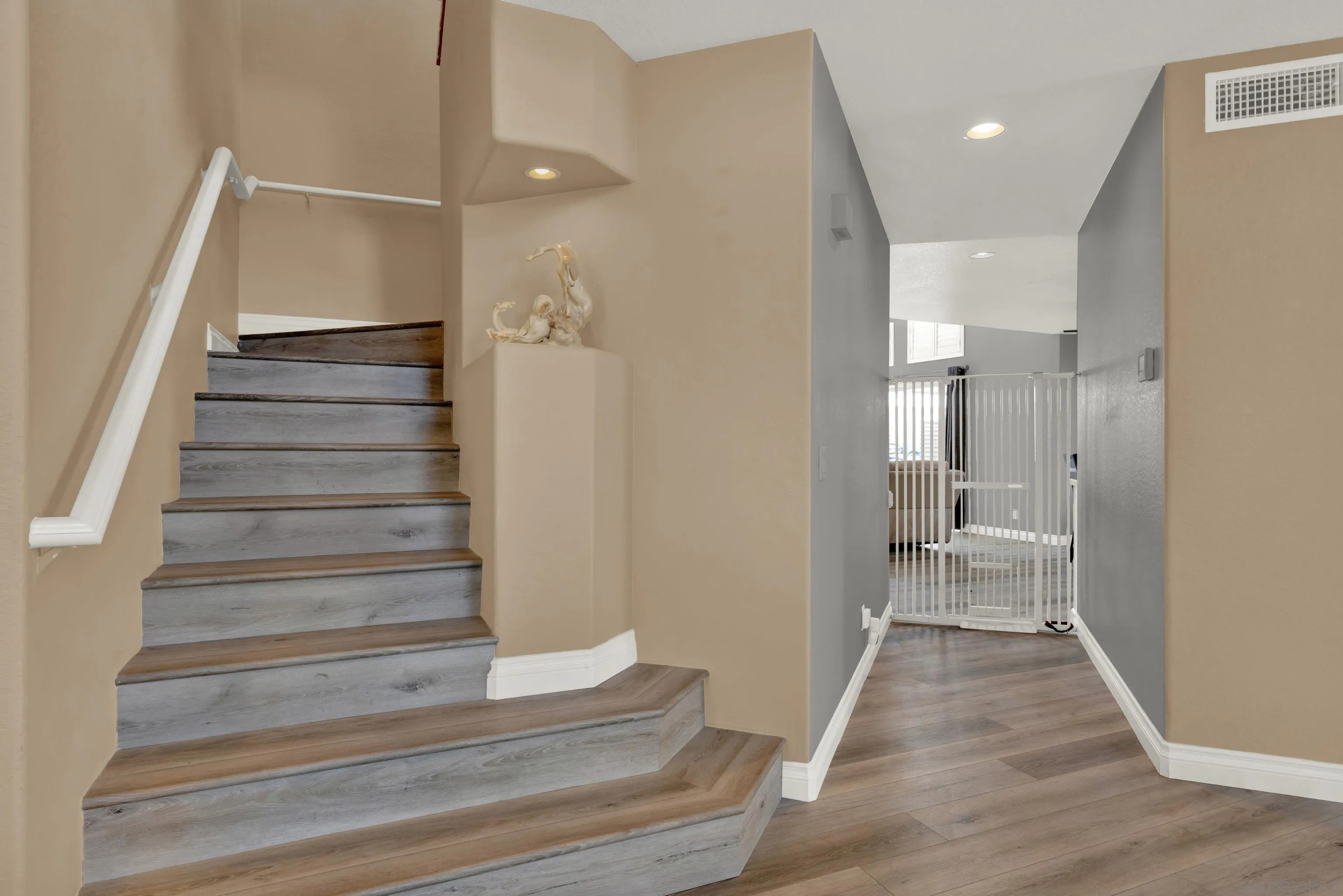 https://cdn.realtyfeed.com/cdn/127/260020656/1defdf3e20cf786d785df8dda4f92a2b.webp
