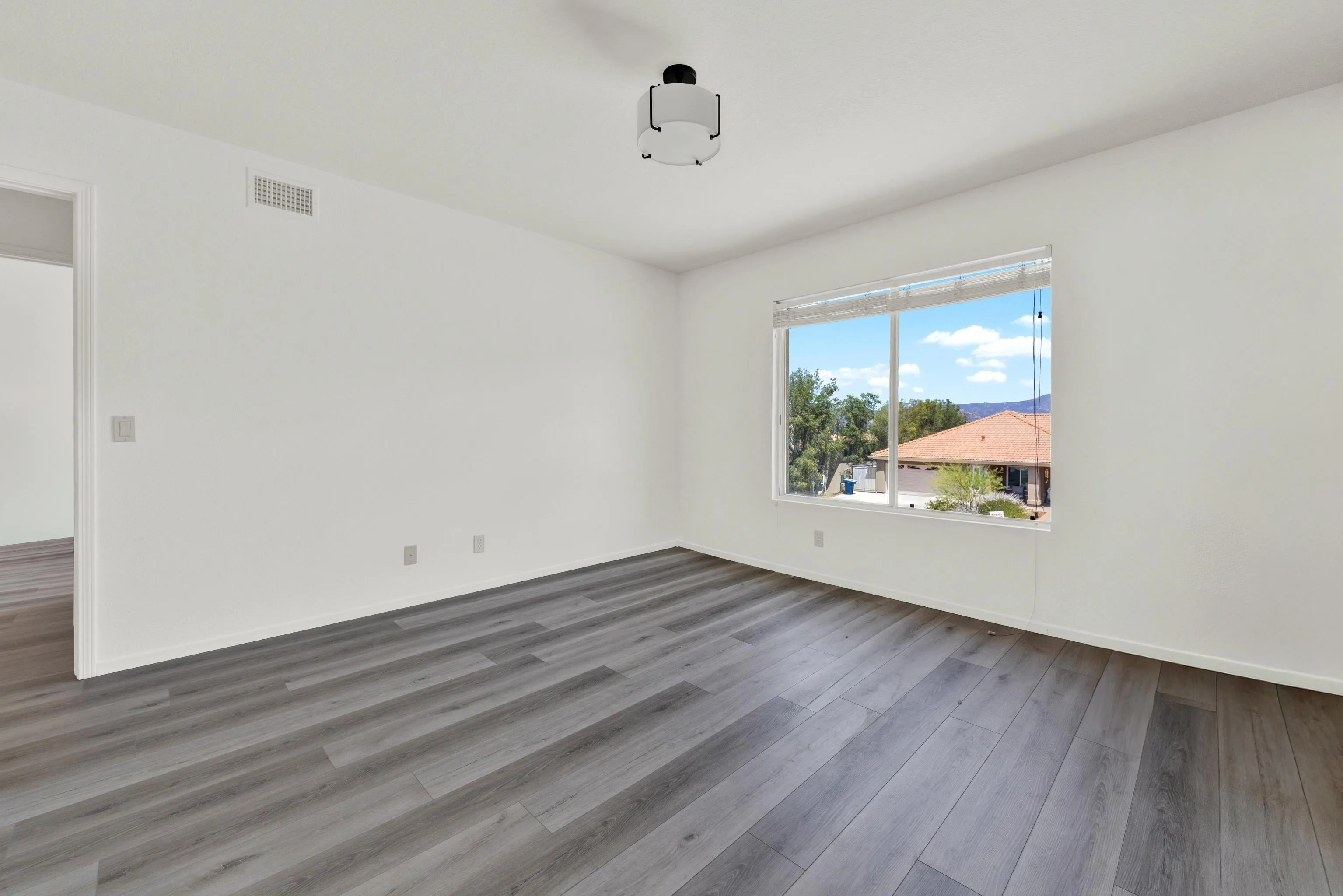 https://cdn.realtyfeed.com/cdn/127/260020656/6da053a2fbe6e2faa7c48abd6d4db8b5.webp
