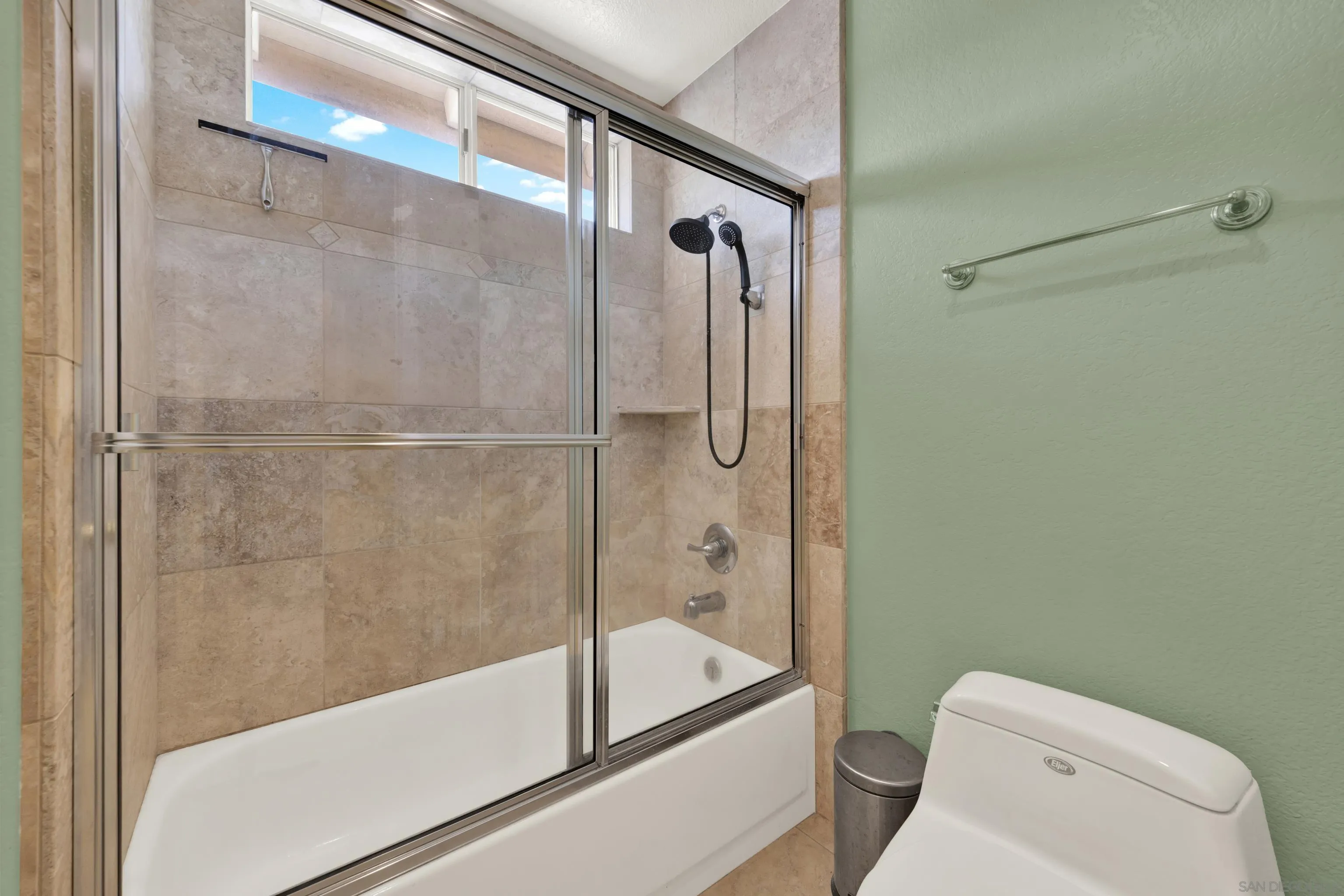 https://cdn.realtyfeed.com/cdn/127/260020656/a347835f117e88ed9eac95cd805480e9.webp