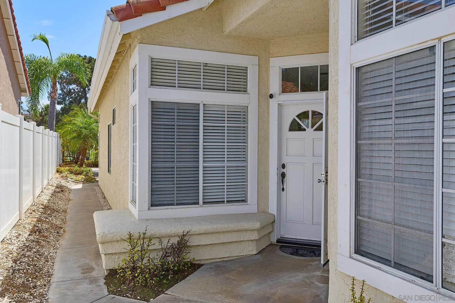 https://cdn.realtyfeed.com/cdn/127/260020667/1c3c29e885082663225f65402d3f4abb.webp