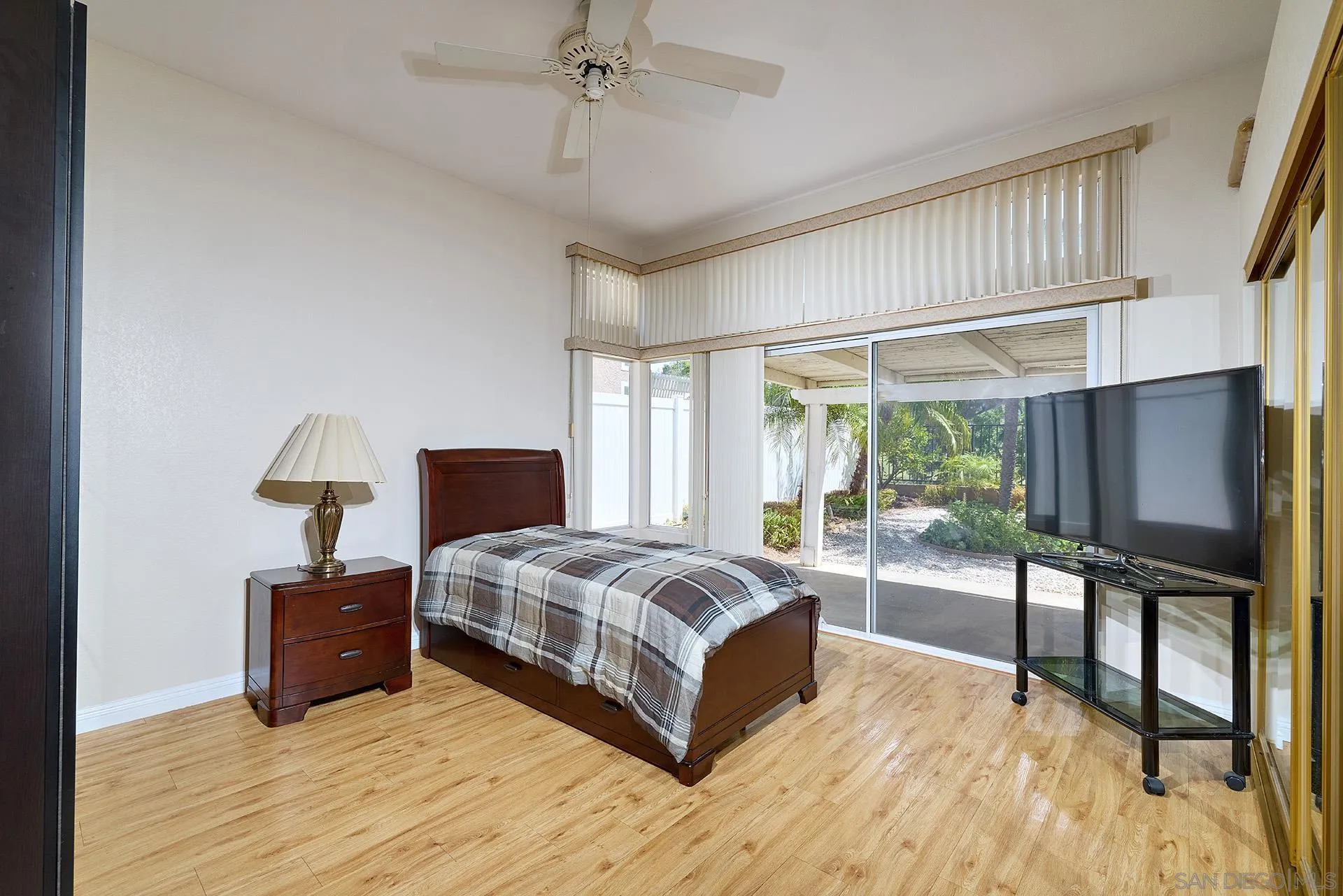 https://cdn.realtyfeed.com/cdn/127/260020667/9fdc90a8a68186a4115ef5ab7a3a8dd3.webp