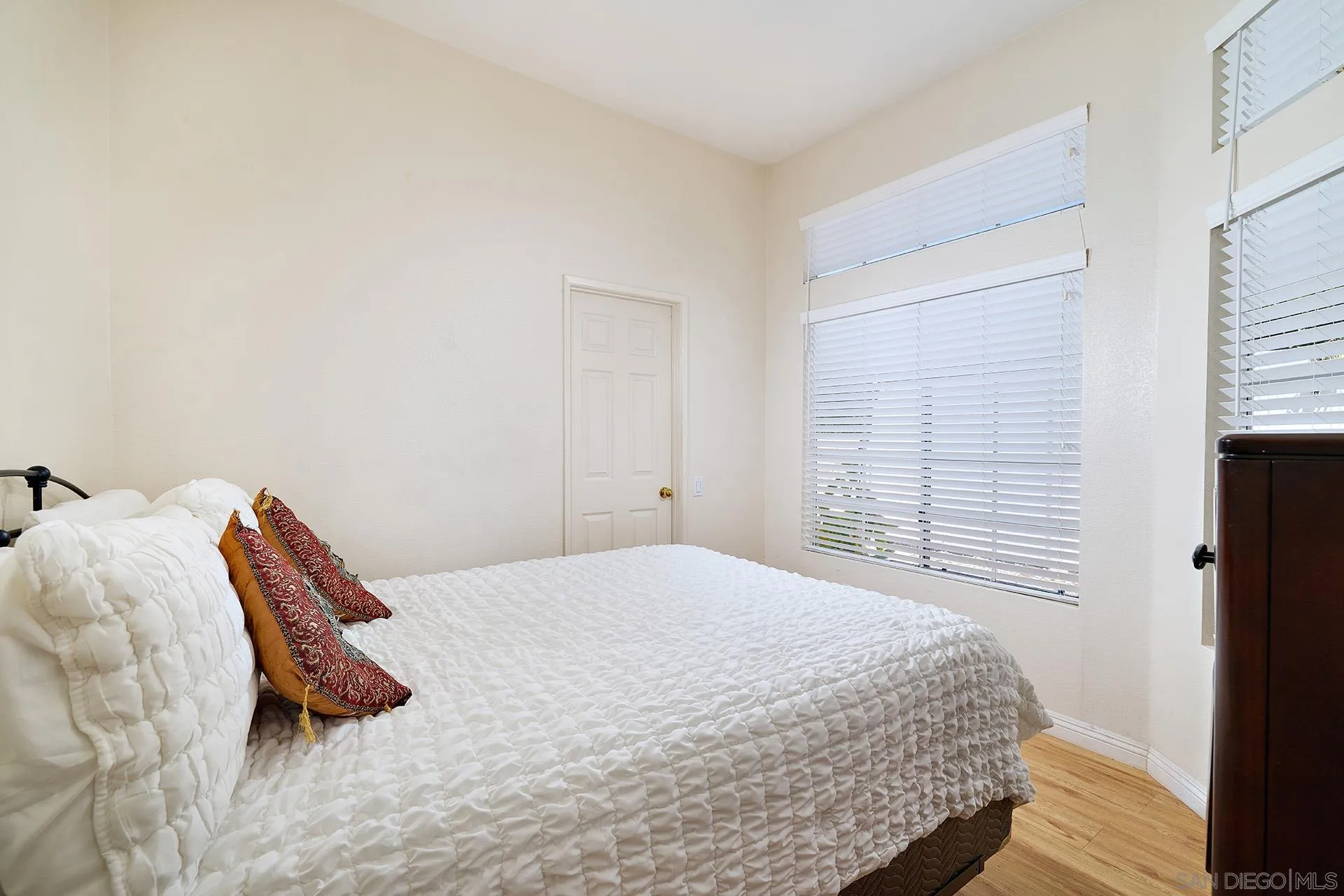 https://cdn.realtyfeed.com/cdn/127/260020667/c710fd6953f32f6bd3a48b1563cedf8f.webp