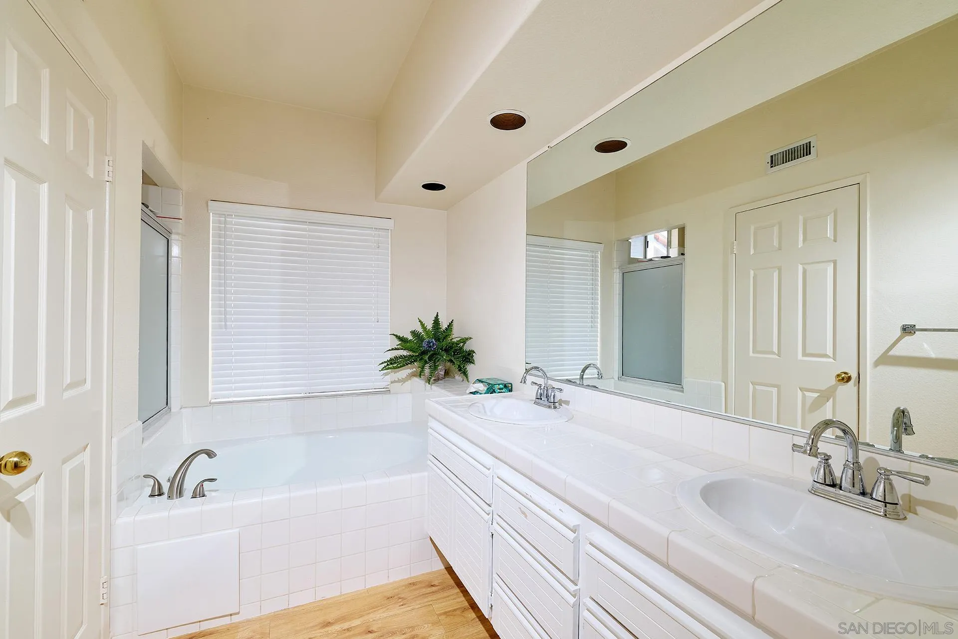 https://cdn.realtyfeed.com/cdn/127/260020667/df781a6d66887b032fca065d11e1d645.webp